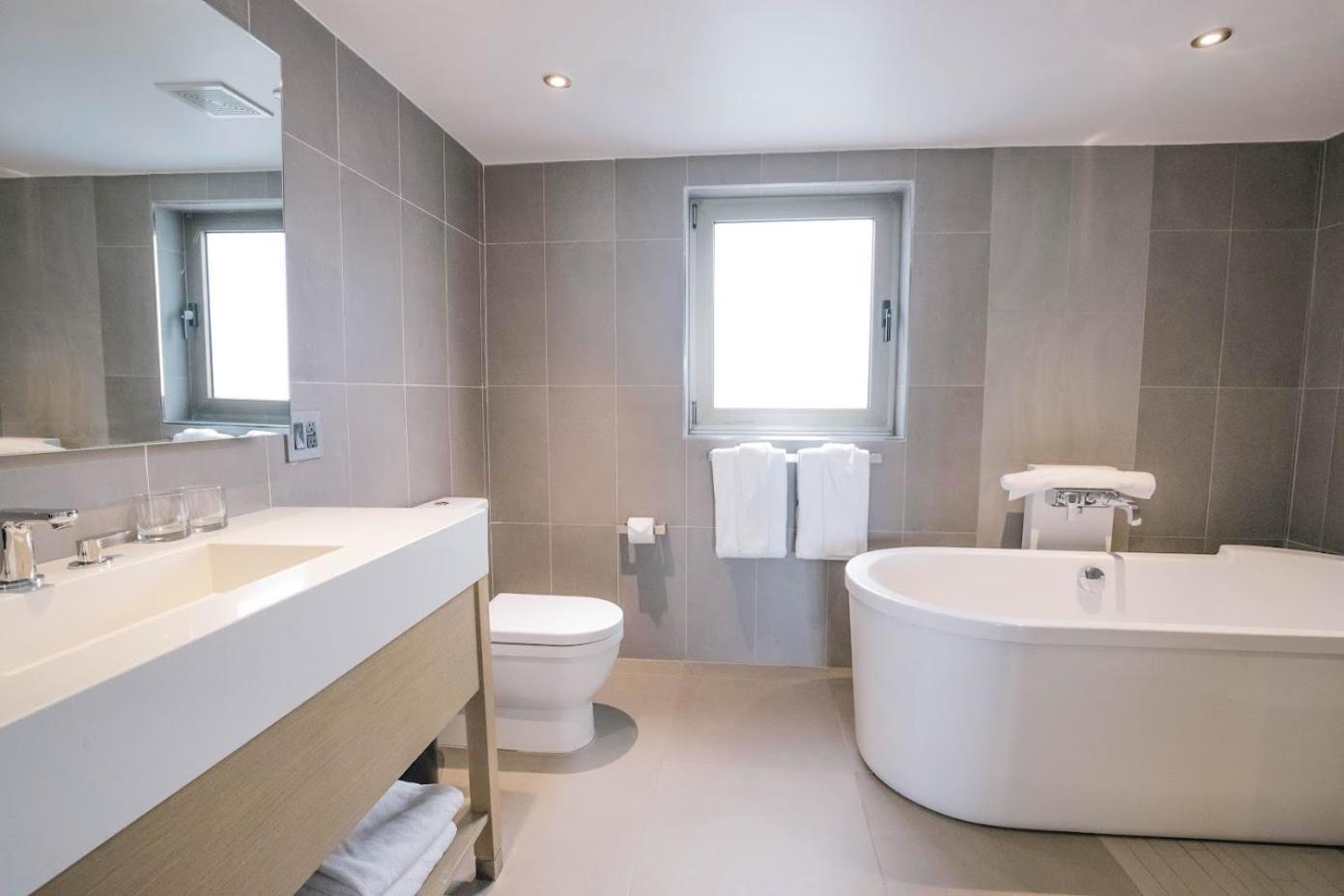 Pool Or Garden View One-Bedroom Suite