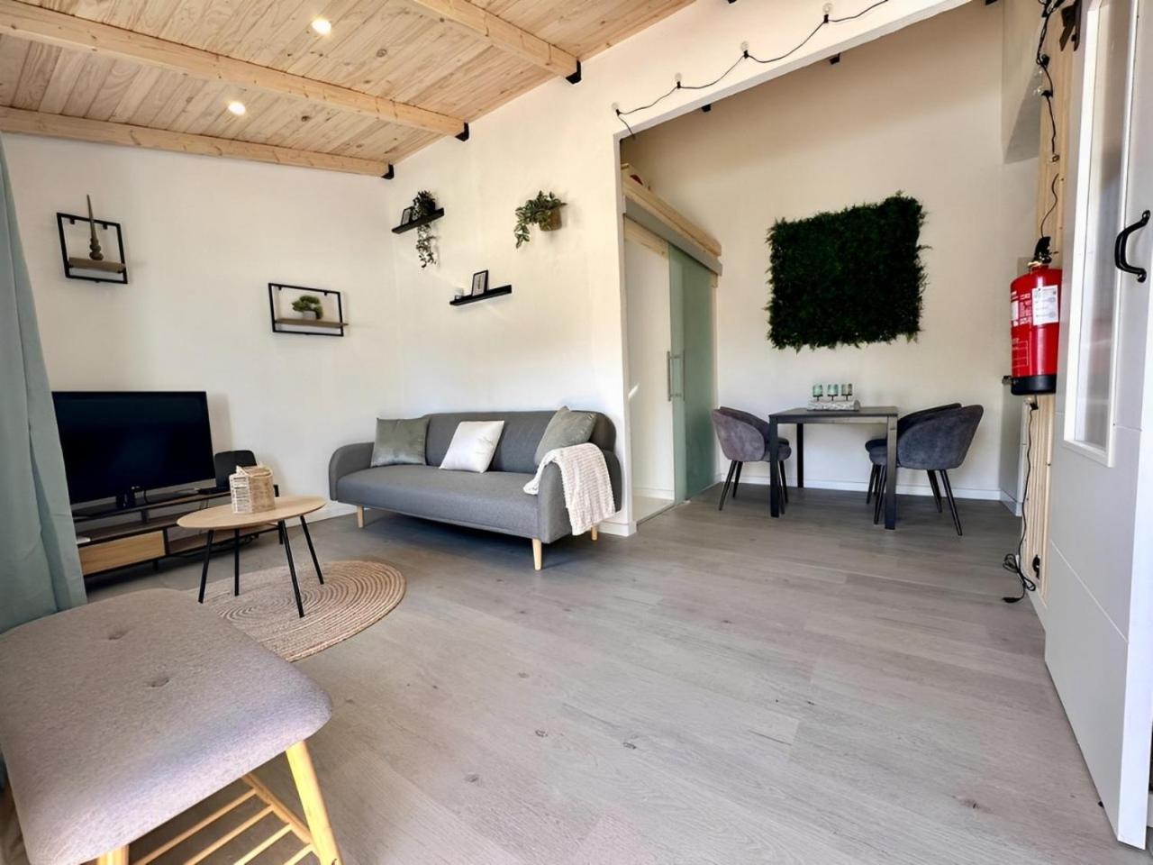 One-Bedroom House photo 1