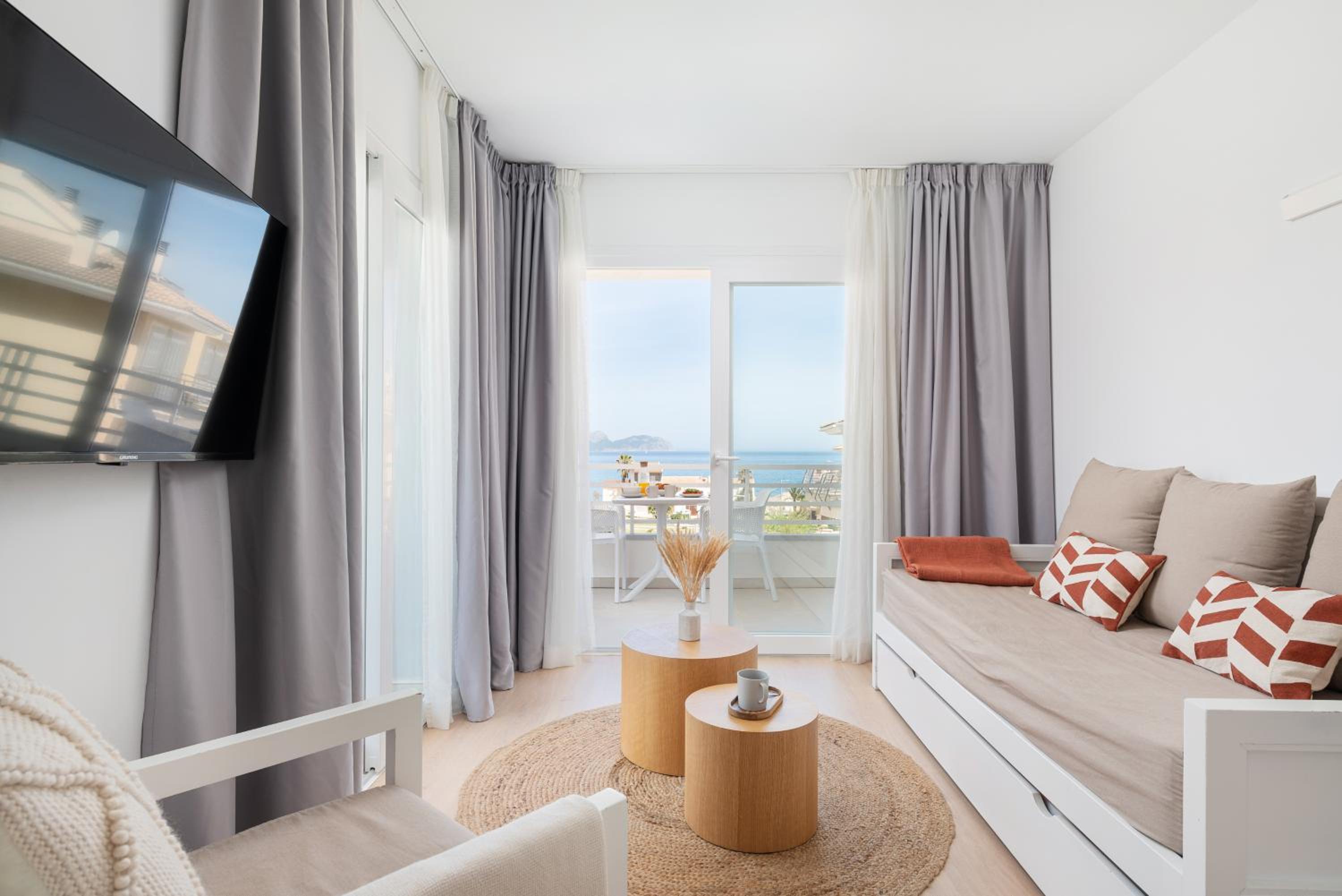Apartamento de Lujo de una Habitación con Vista al Mar