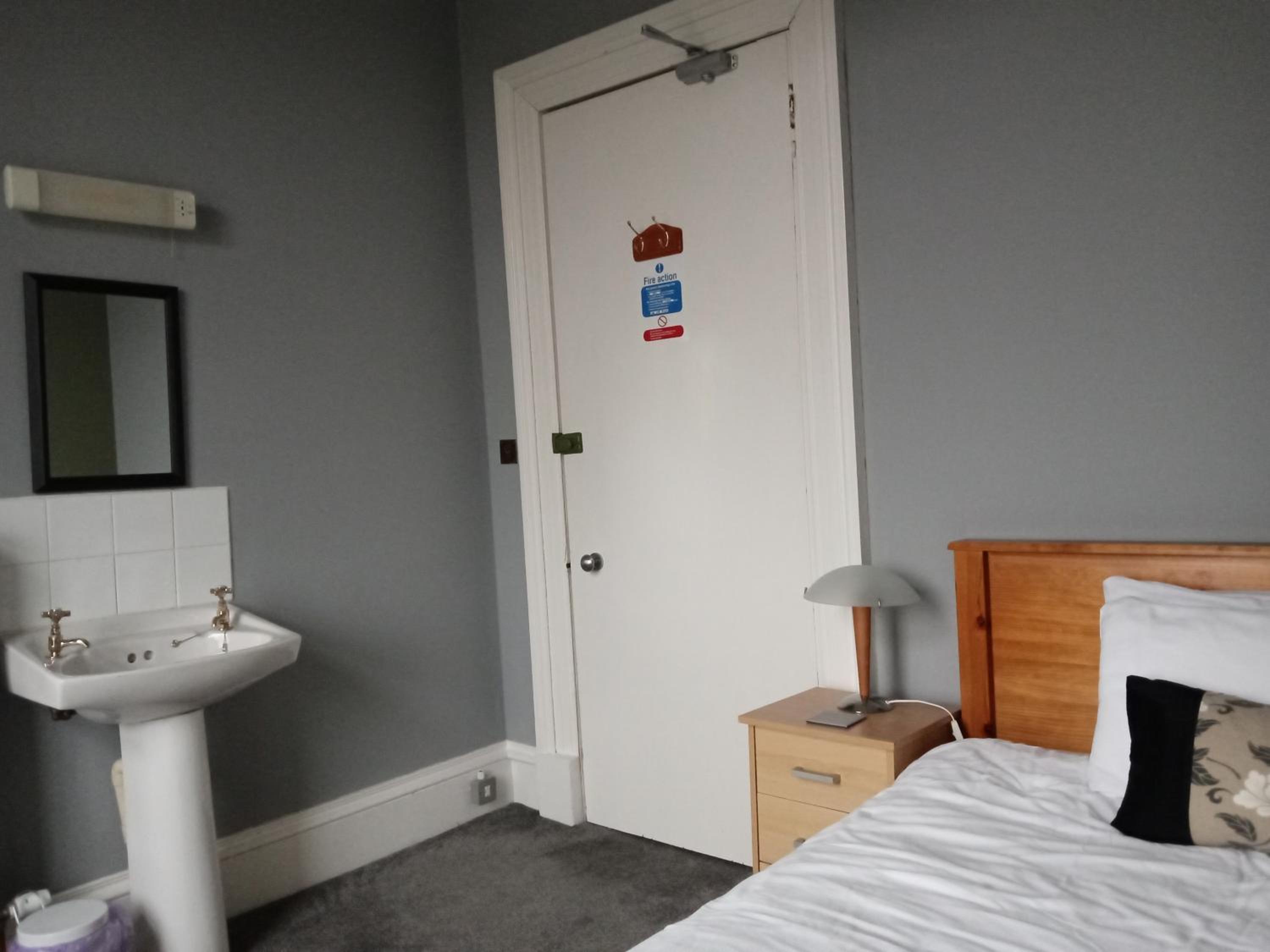 Single Room with Shared Toilet photo 2