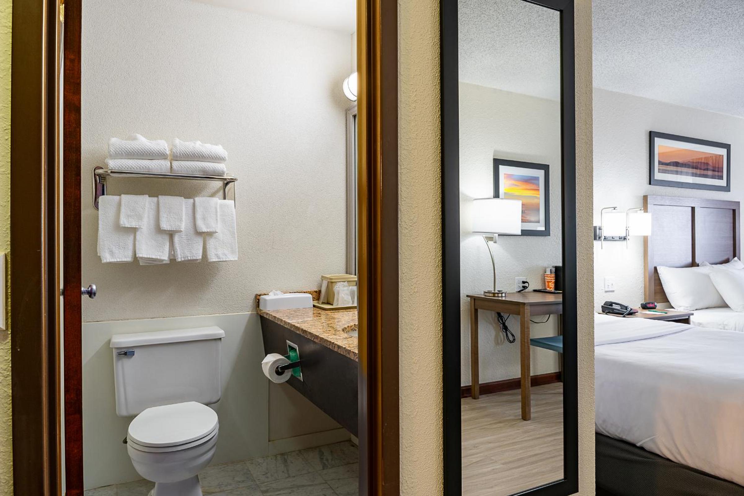 Standard Double Room with Two Double Beds - Photo 2