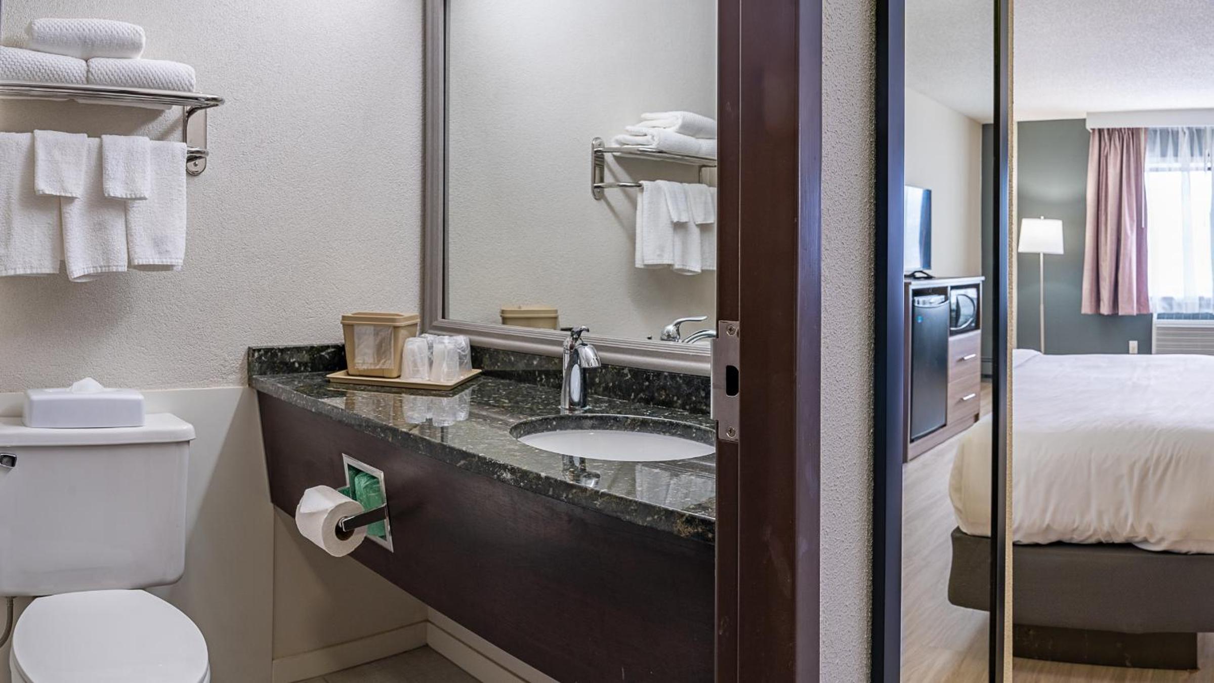 King Room - Non-Smoking - Photo 2