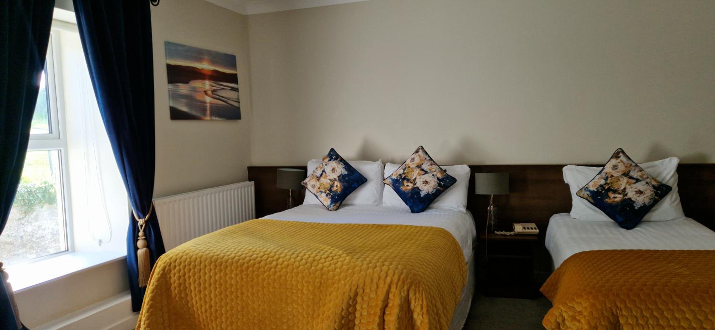 Triple Room (1 Double Bed + 1 Single Bed) - Photo 1
