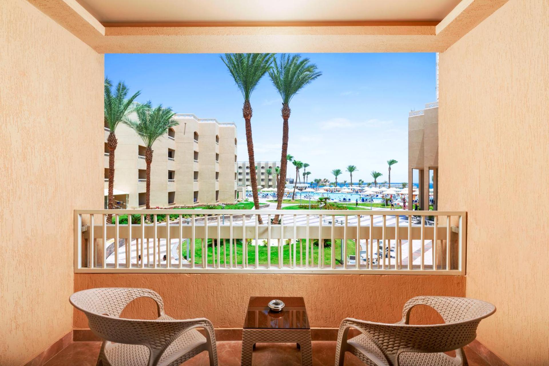 Deluxe Room with Sea View -Beach Albatros Front Area - Photo 7