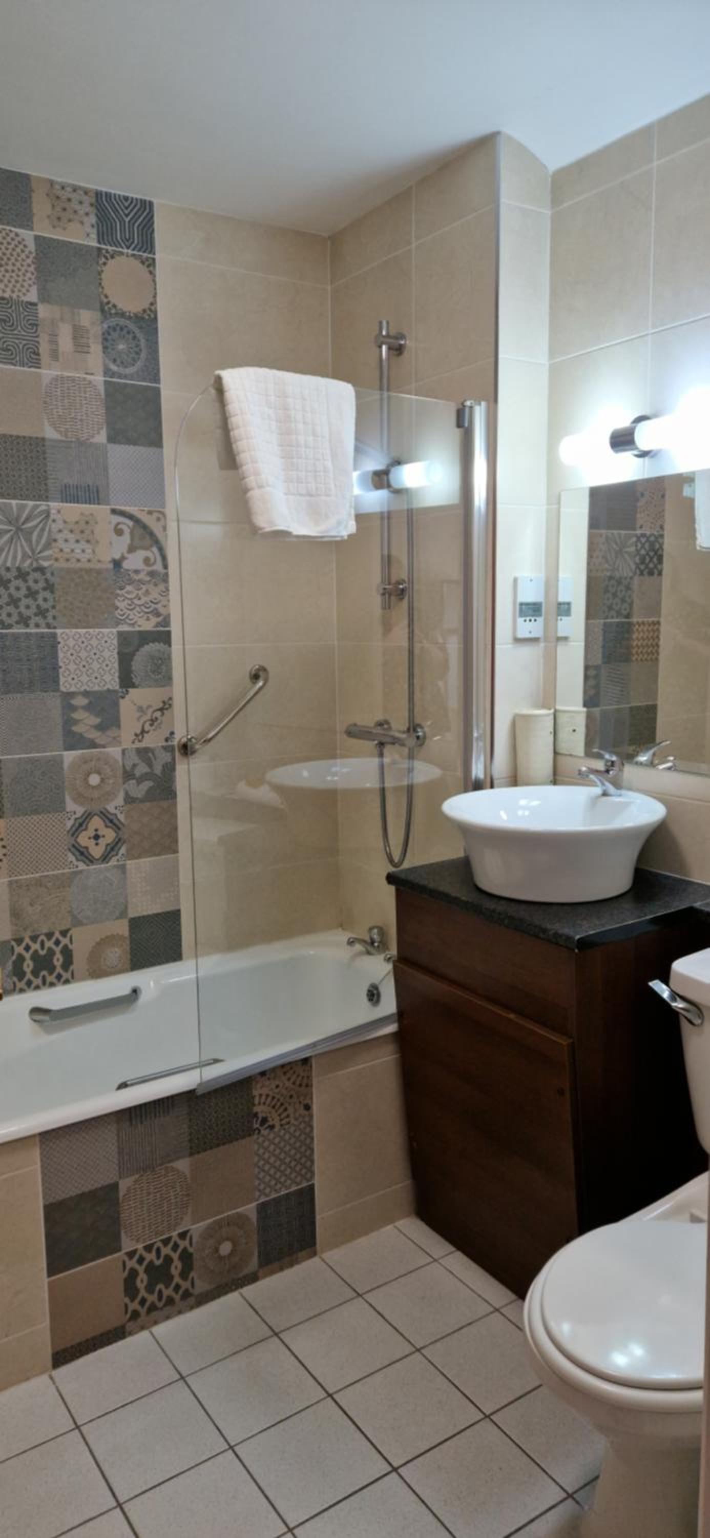 Twin Room - Photo 2