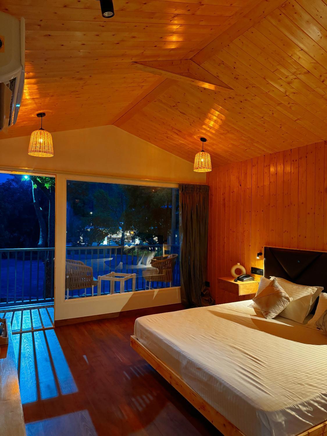 Deluxe Double Room With Balcony photo 1