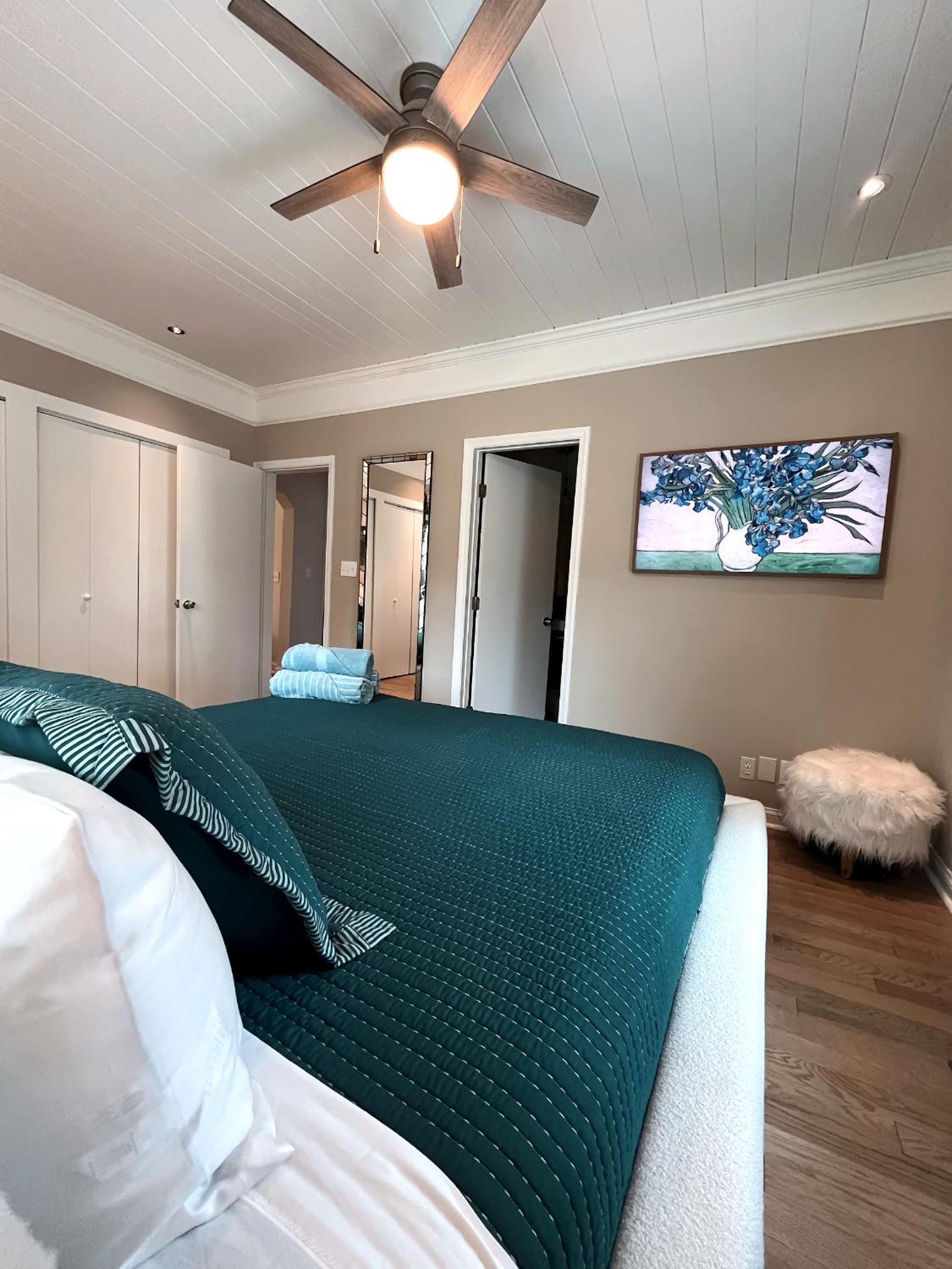 Three-Bedroom House photo 3