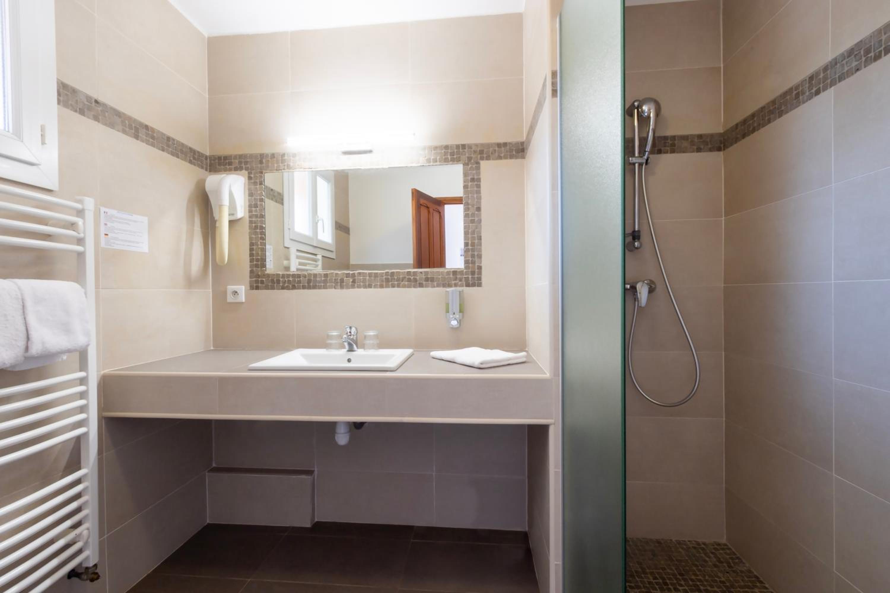 Double Room with Garden View - Photo 4
