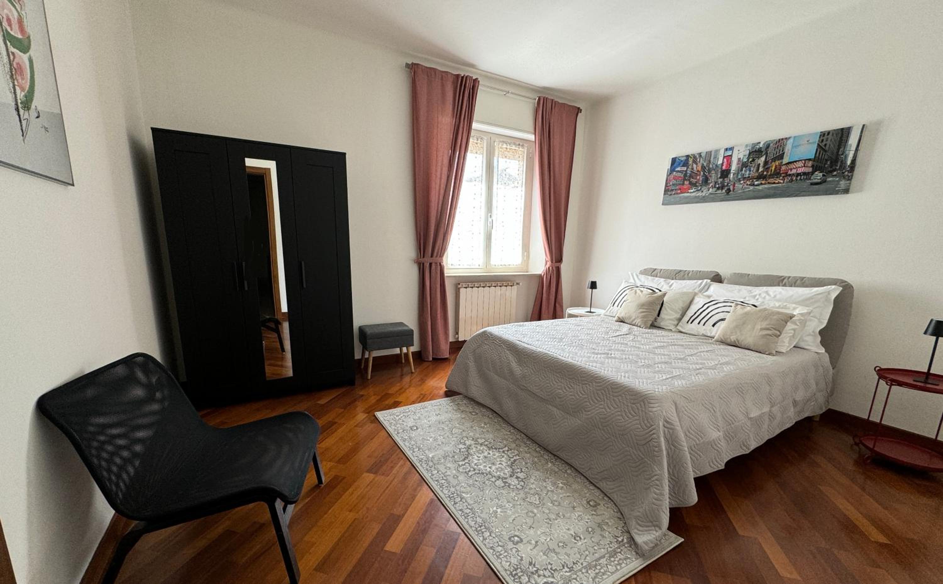 Three-Bedroom Apartment photo 1