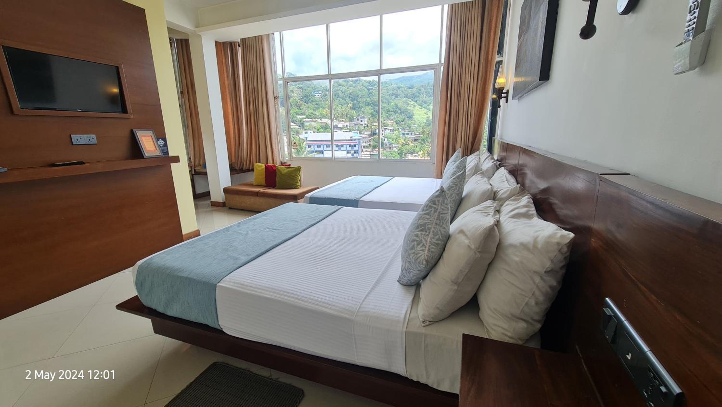 Deluxe Family Room