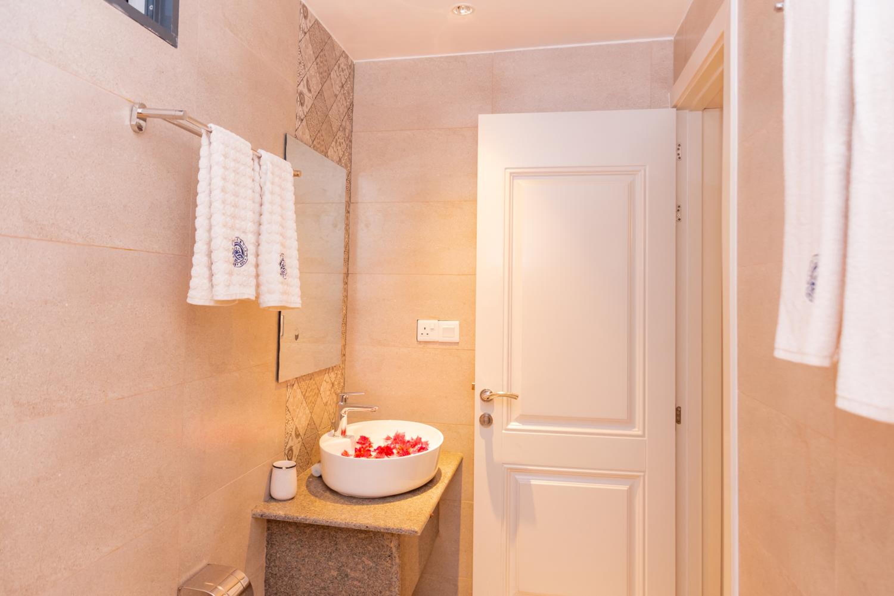 Deluxe King Room photo 3
