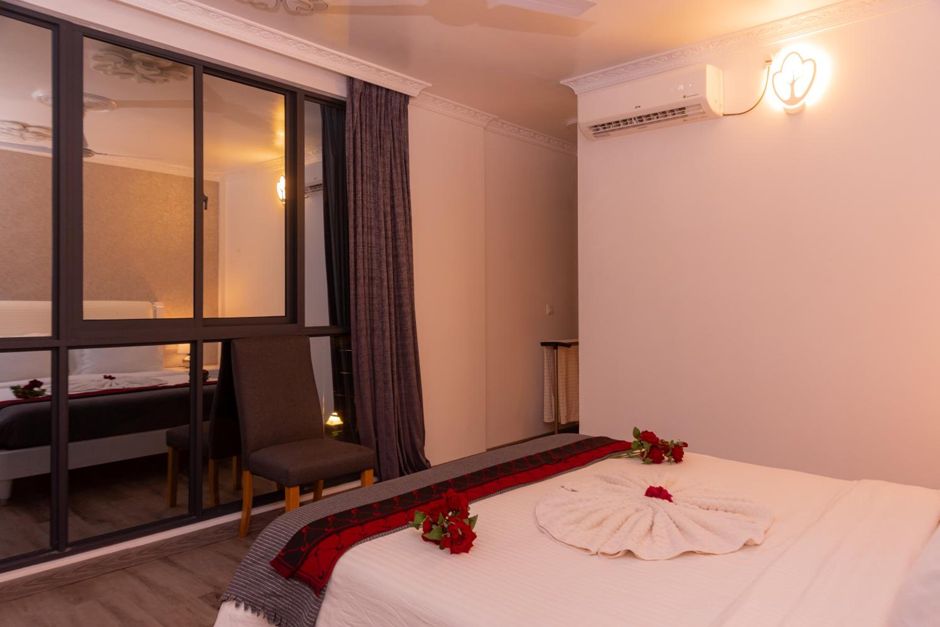 Deluxe King Room photo 1