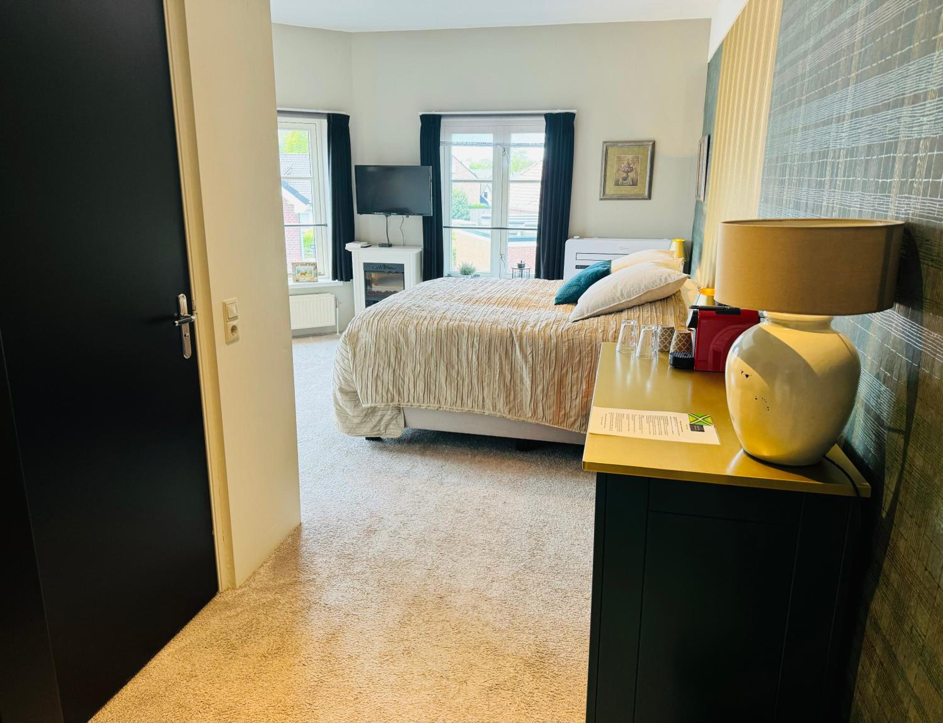 Deluxe Double Room photo 2