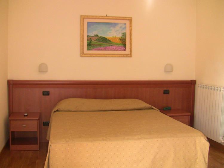 Economy Family Room - Photo 1