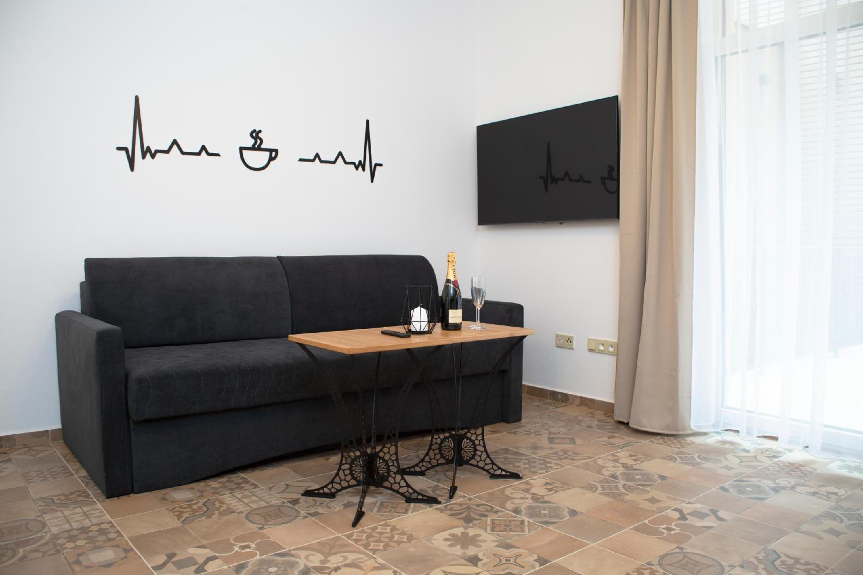One-Bedroom Apartment with Terrace photo 1