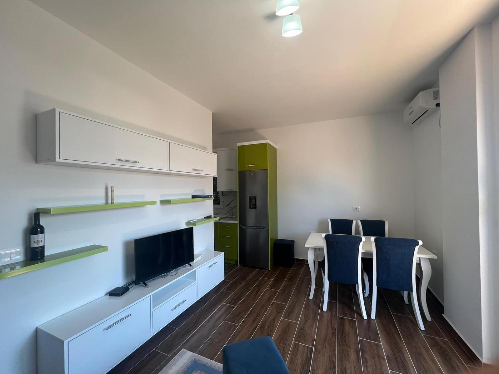 One-Bedroom Apartment with Sea View and Balcony photo 1