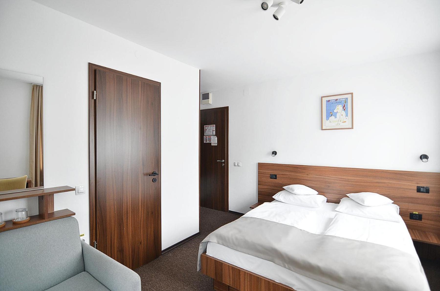 Double Room with Extra Bed photo 1