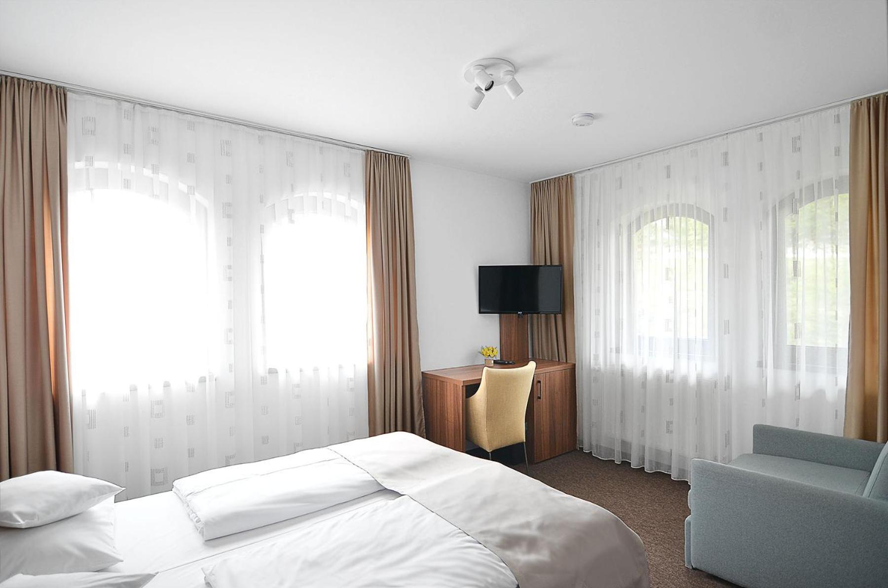 Double Room with Extra Bed photo 2
