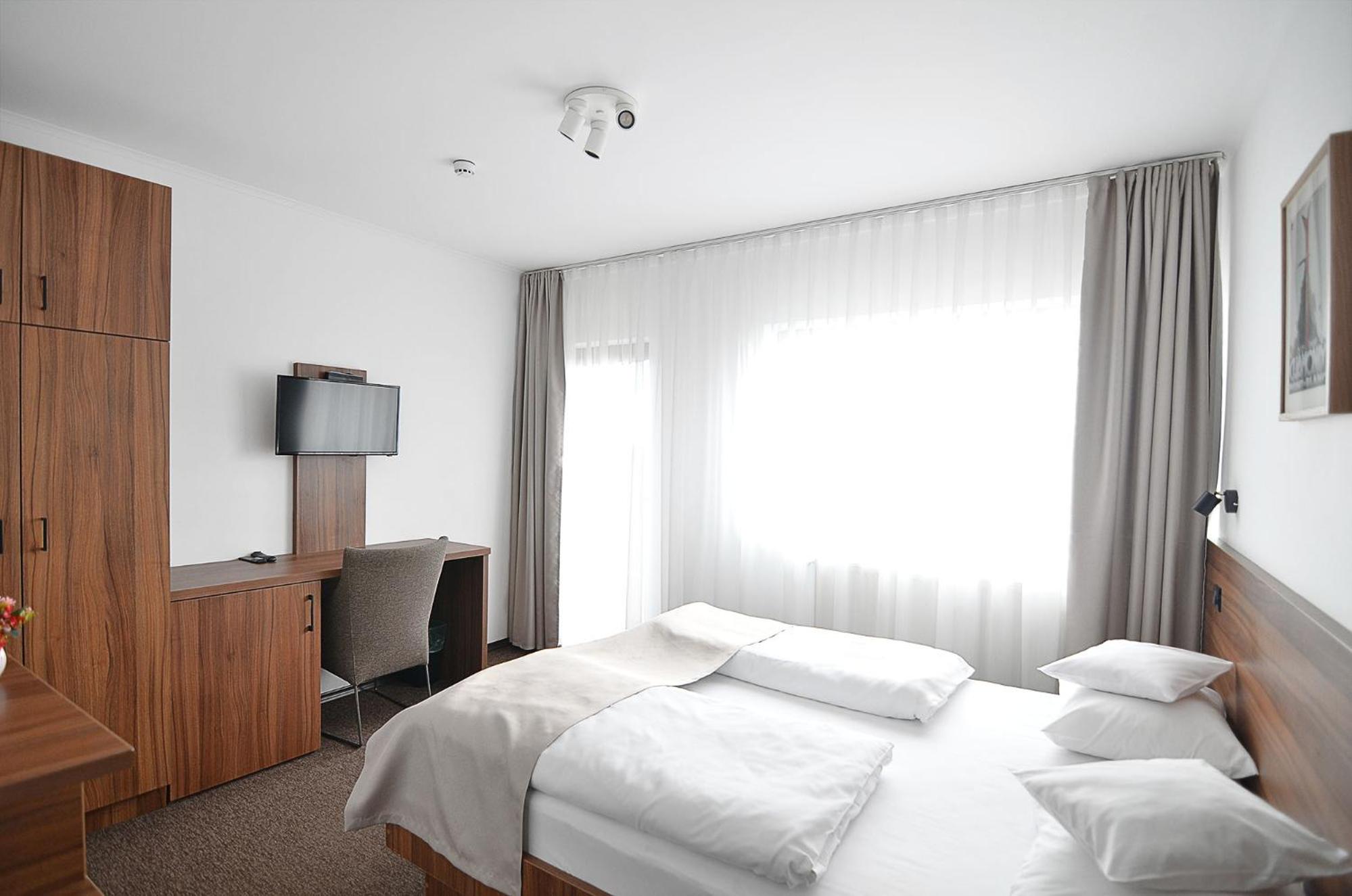 Double Room with Mountain View - Photo 3