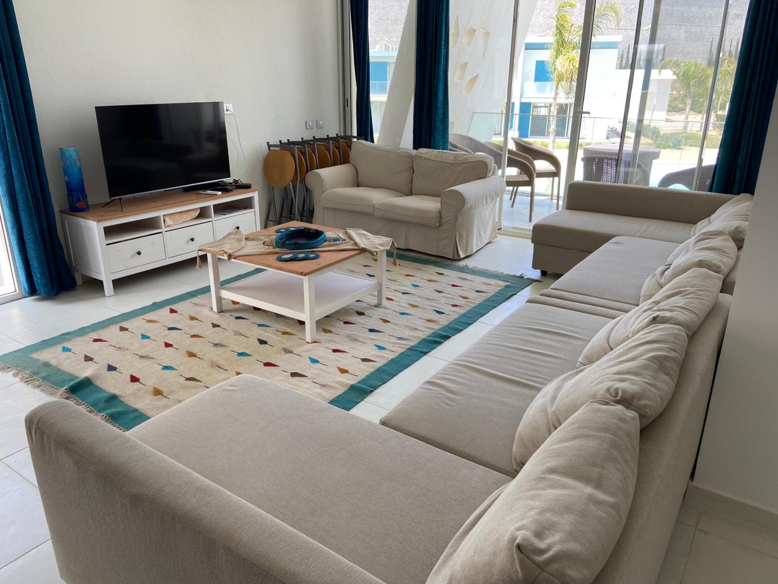 Apartment photo 2