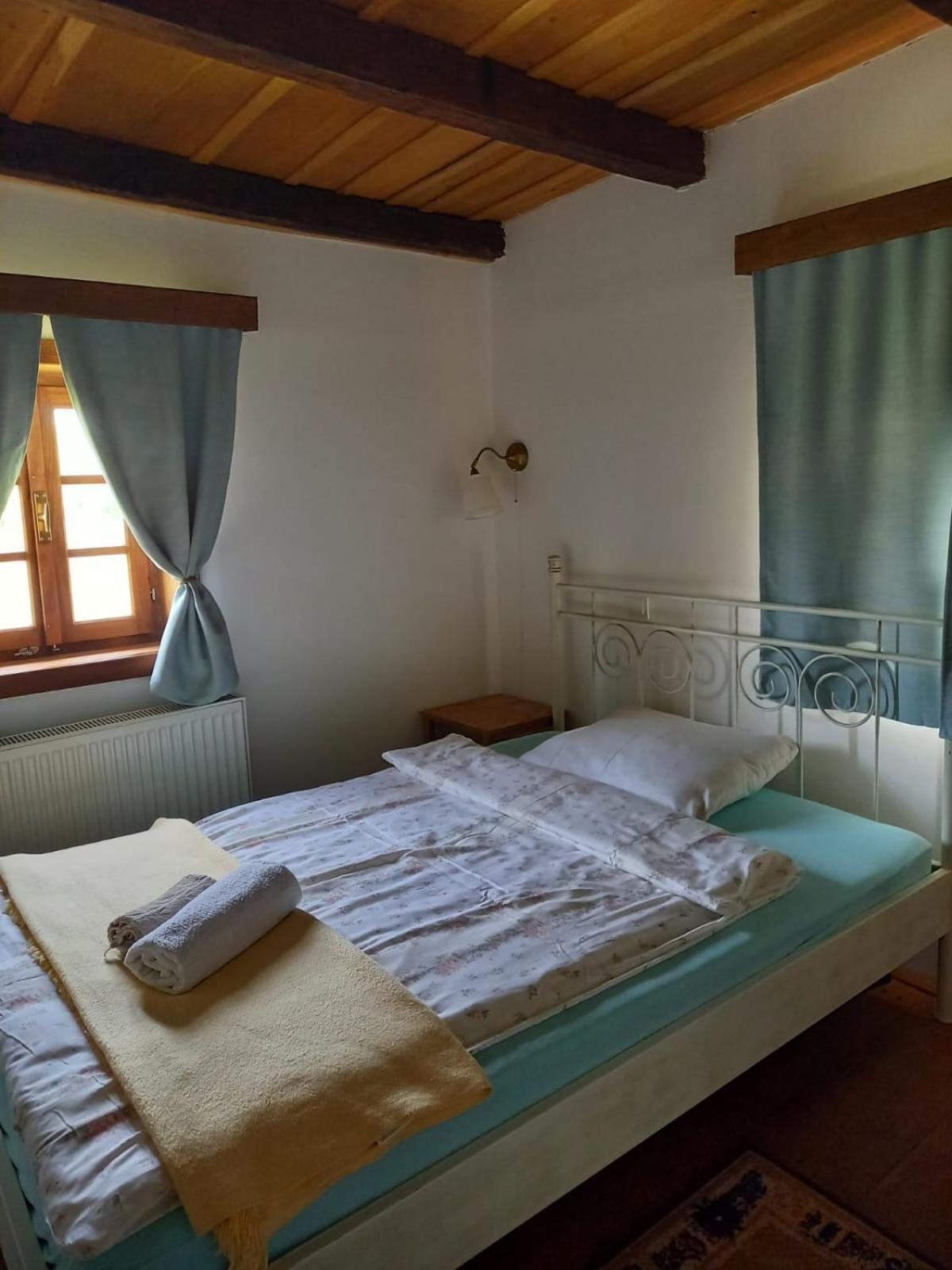 Single Room with Bathroom photo 1
