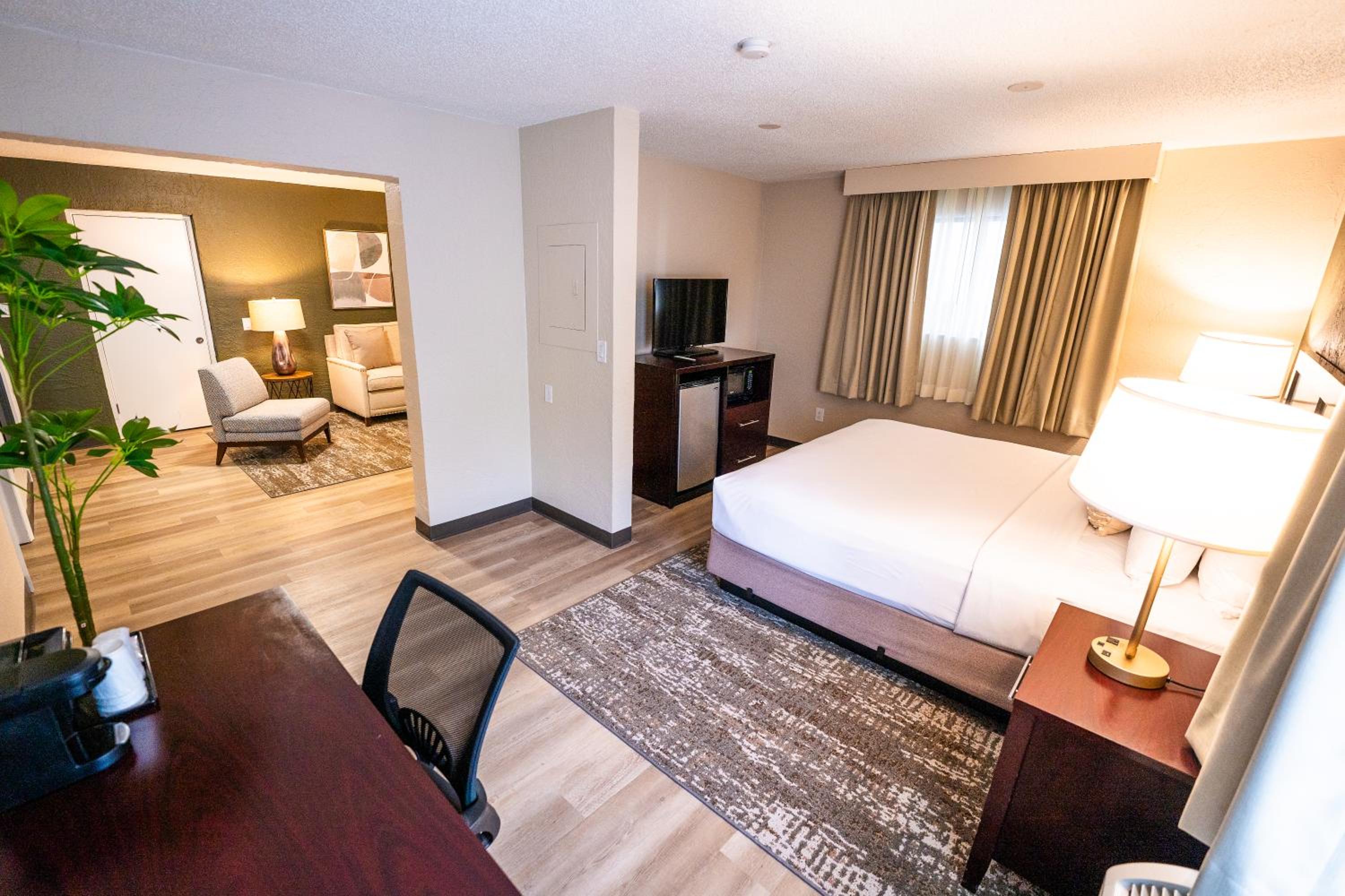 Family King Suite - Non-Smoking