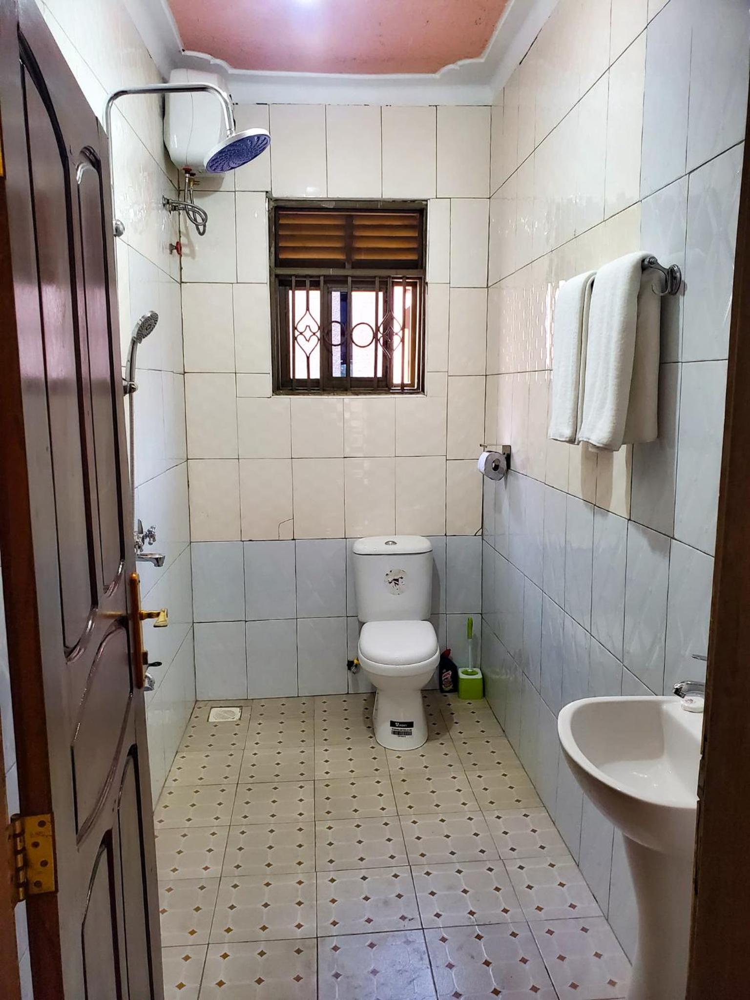 Double Room with Private Bathroom photo 2