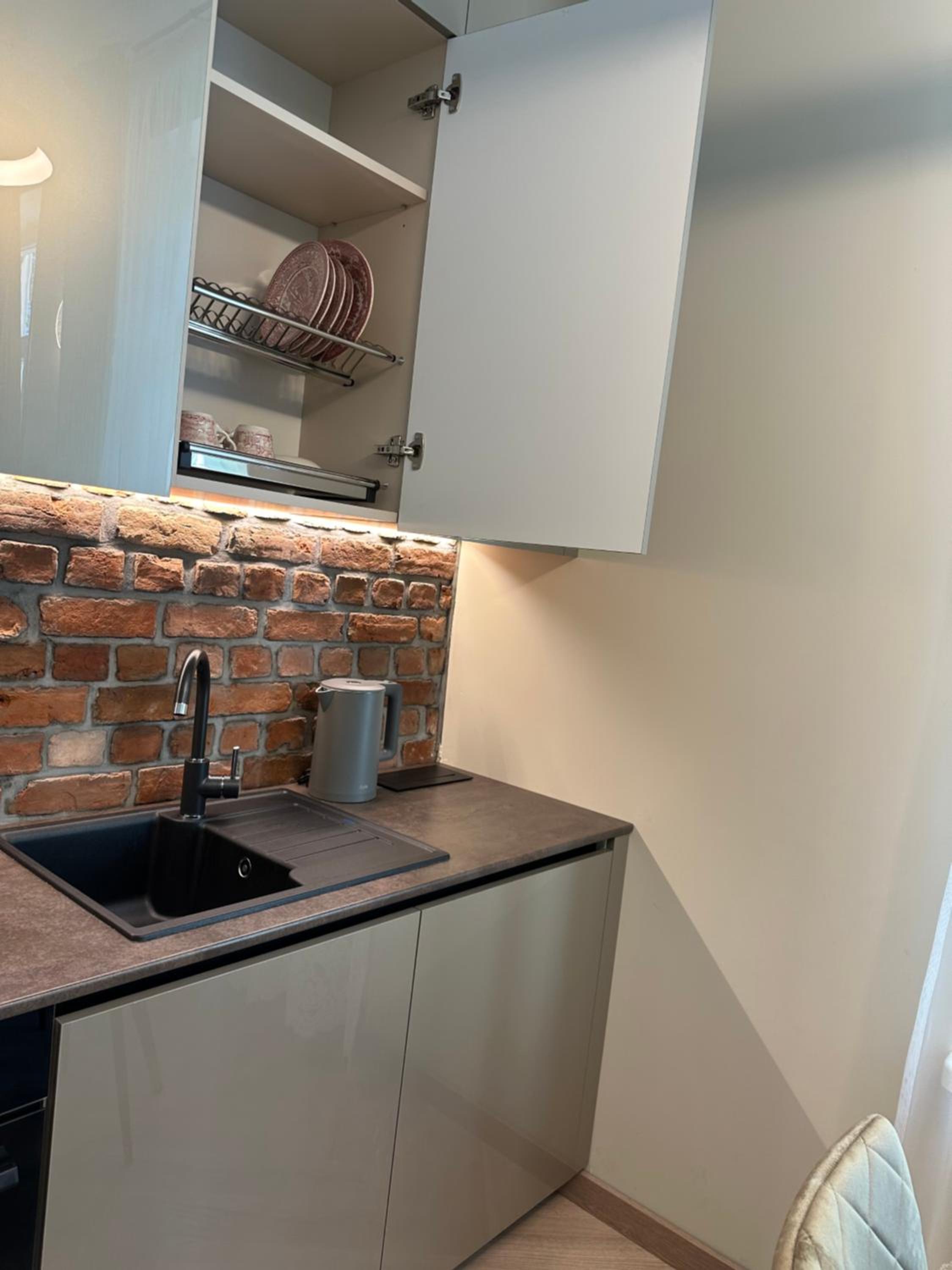 One-Bedroom Apartment - Non-Smoking photo 2