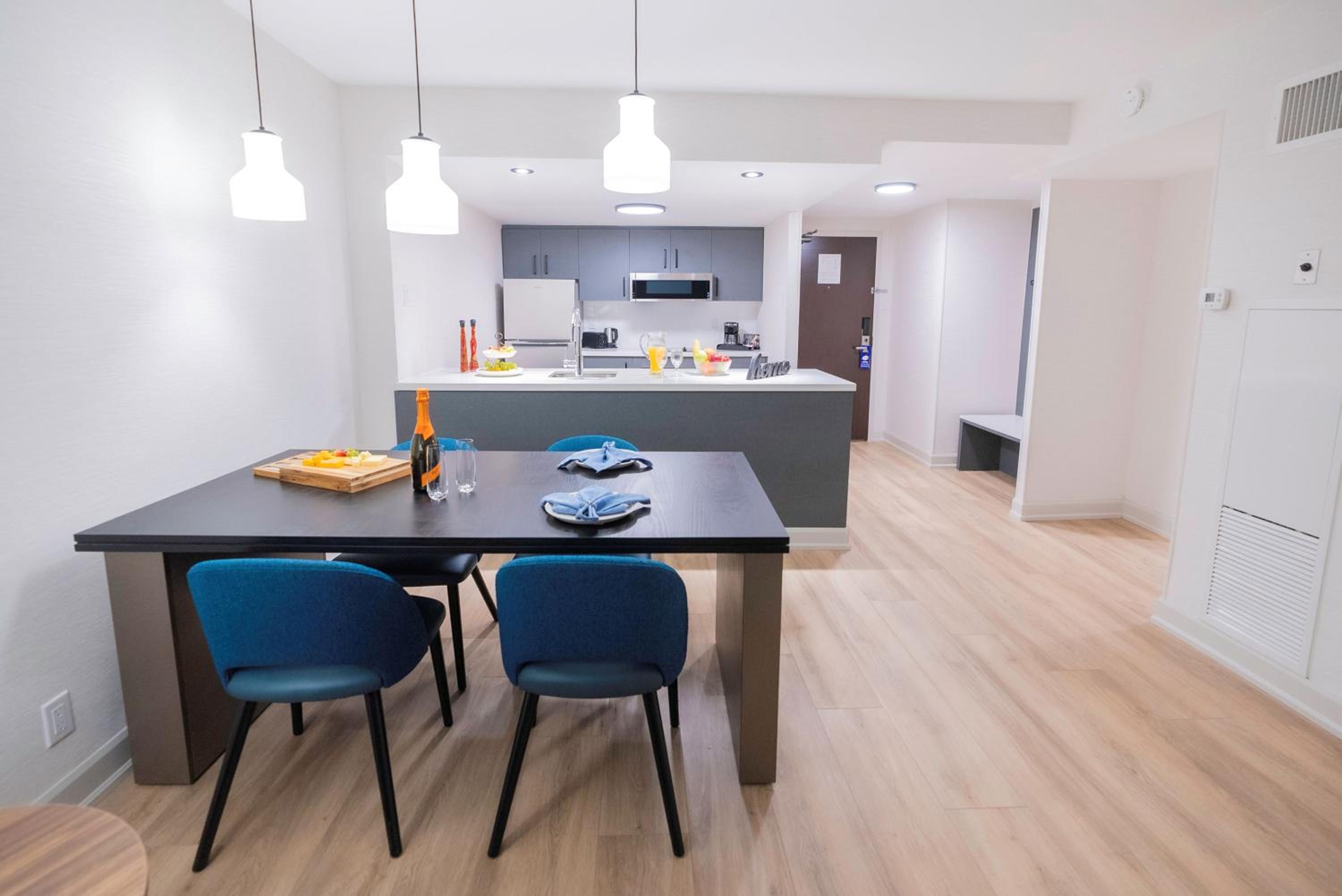 Modern One Bedroom Suite  - Photo 9