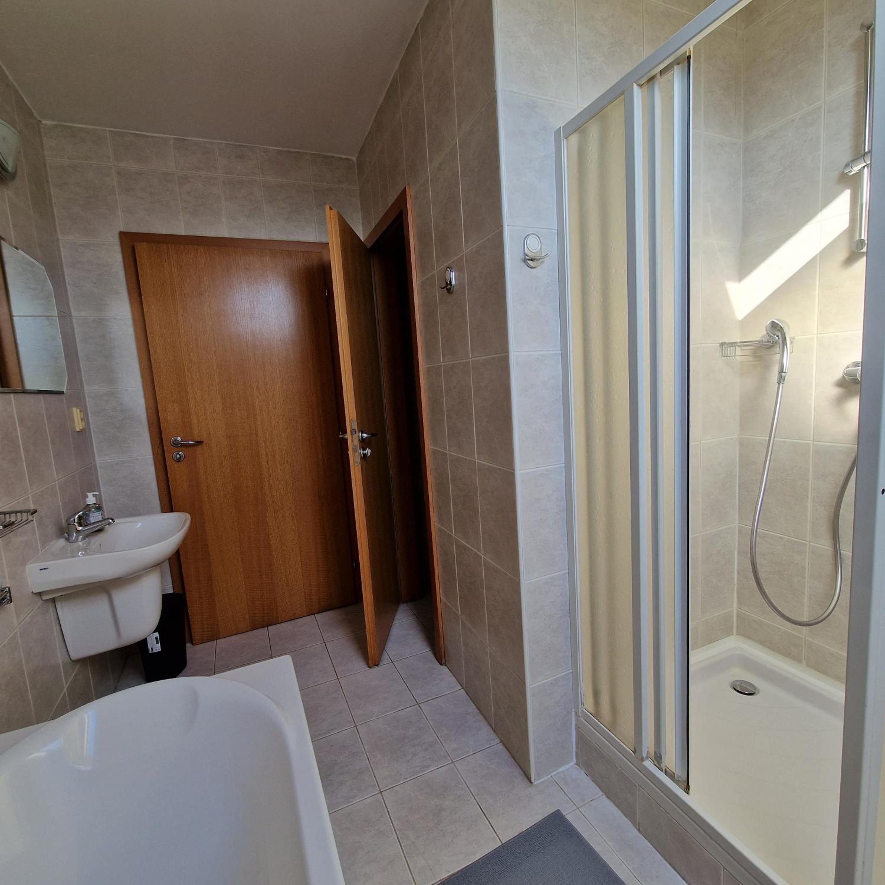 Twin Room with Shared Bathroom photo 2