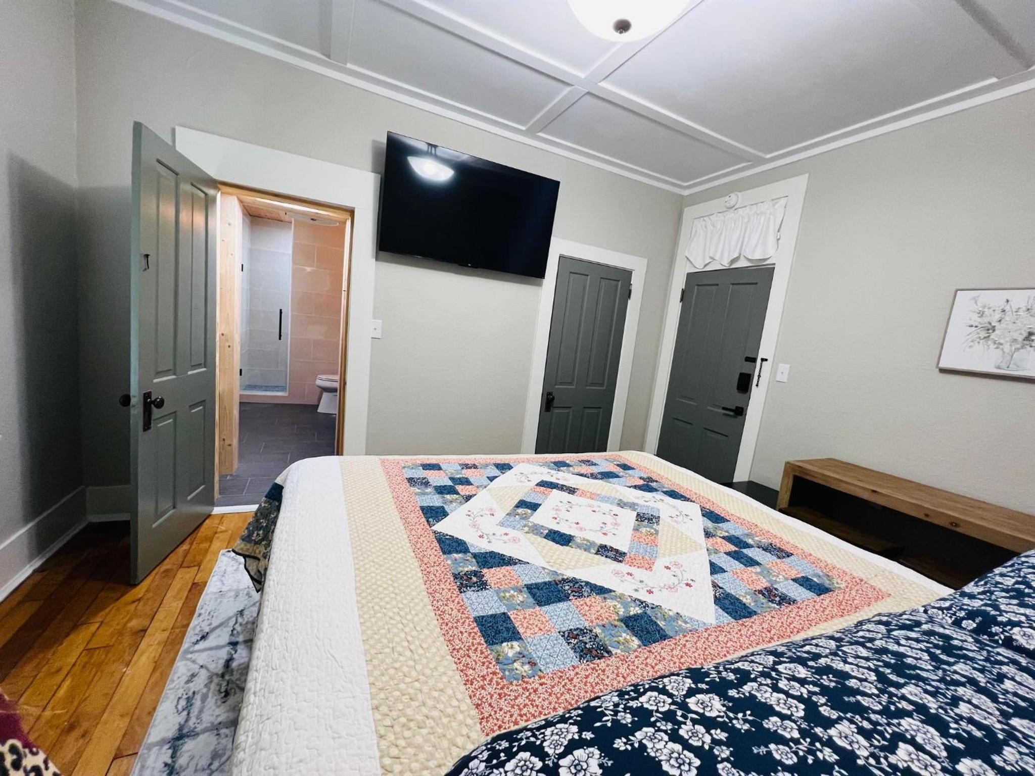 The Stewart Room - Photo 2