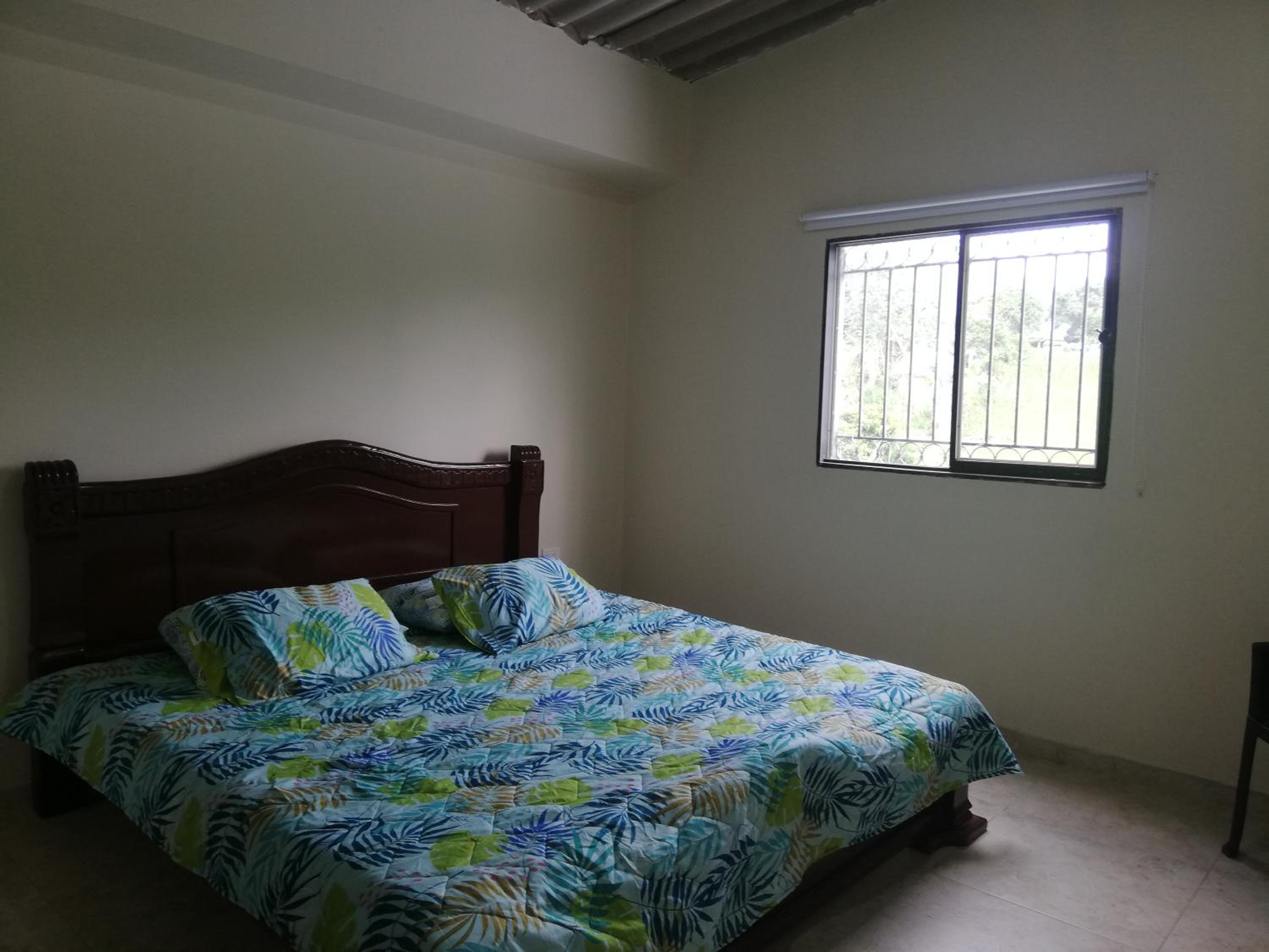 Five-Bedroom House photo 1