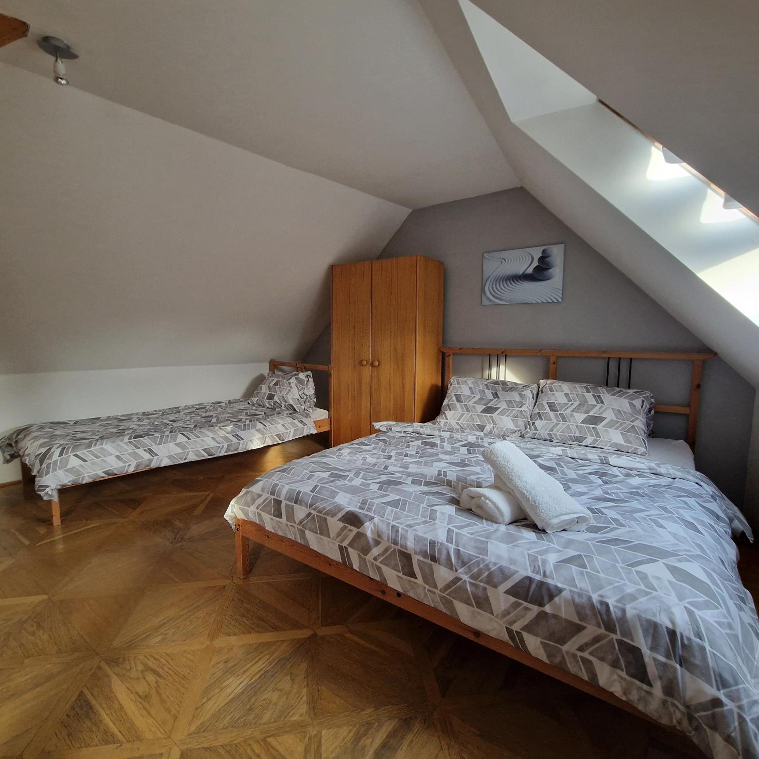 Economy Quadruple Room with Shared Bathroom photo 3