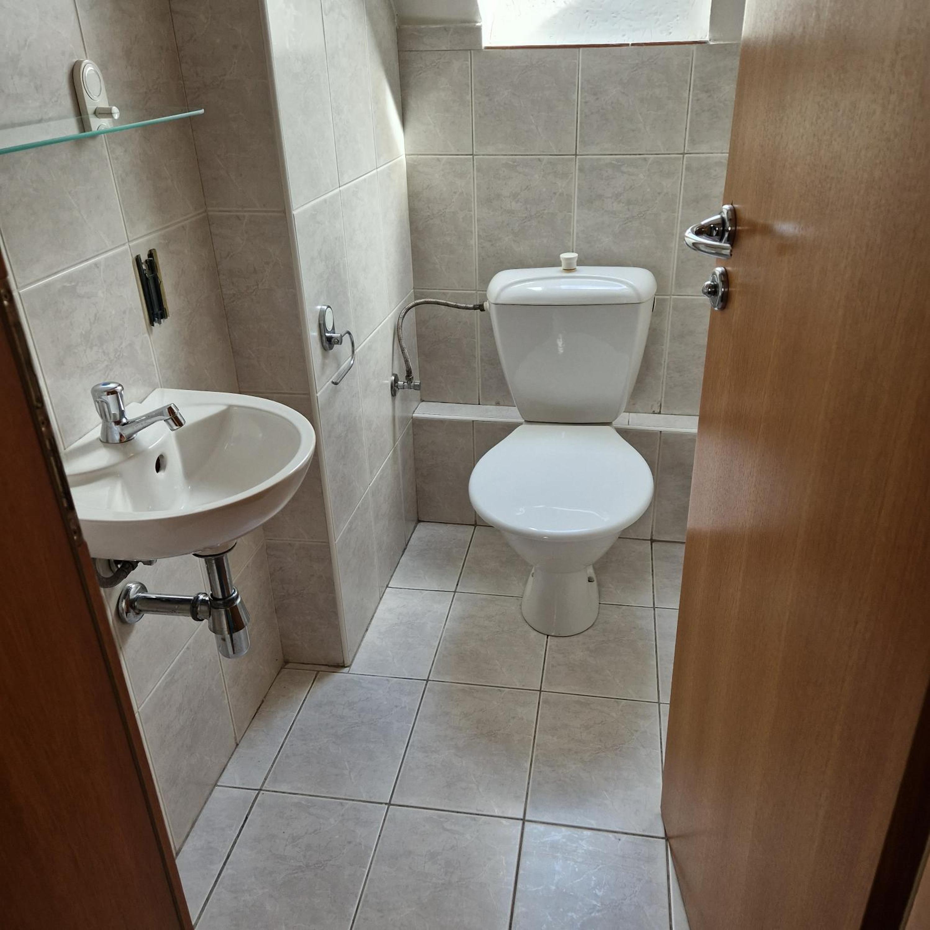 Economy Quadruple Room with Shared Bathroom photo 2