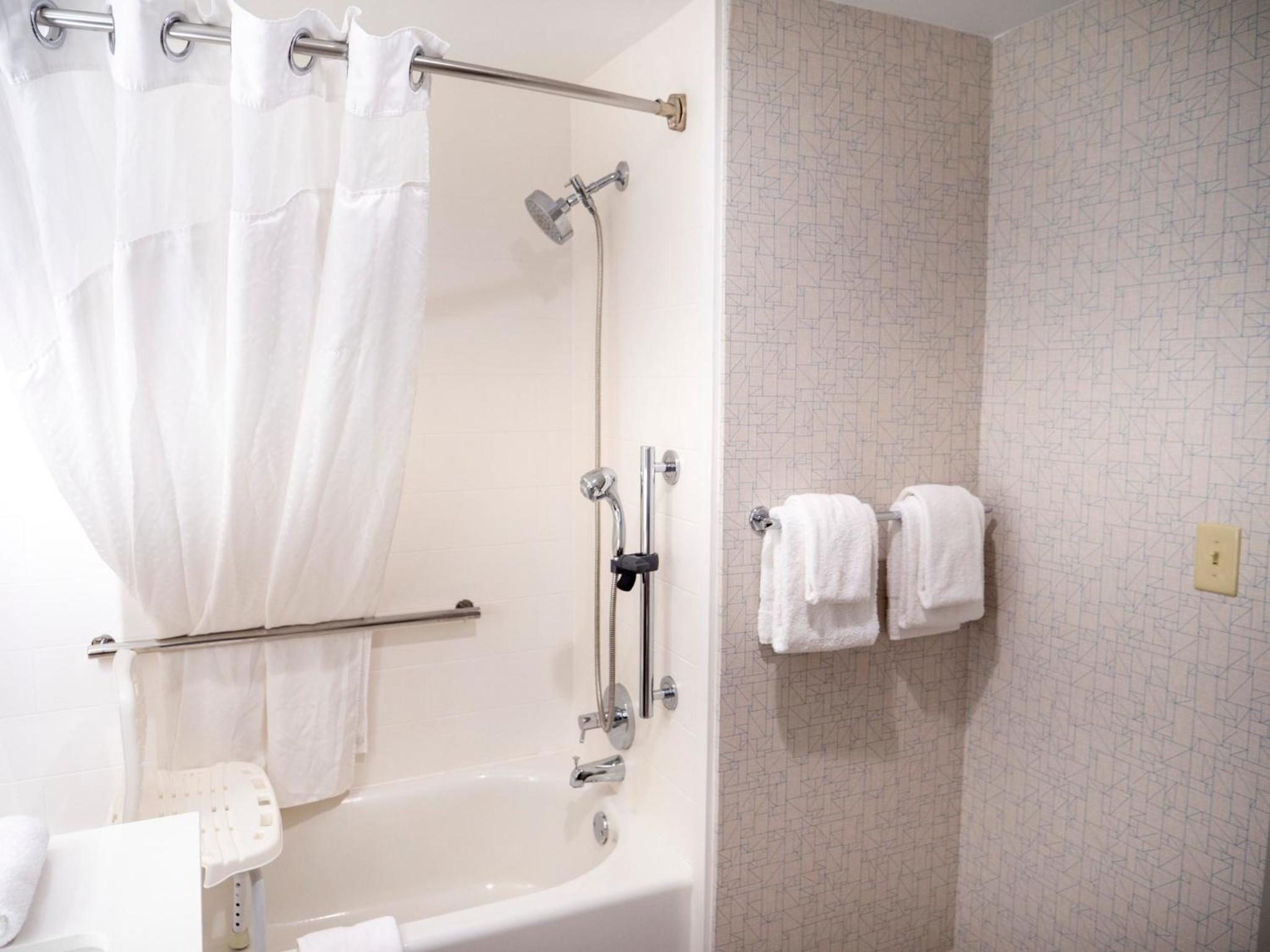 Standard King Room with Mobility Accessible Tub - Photo 9