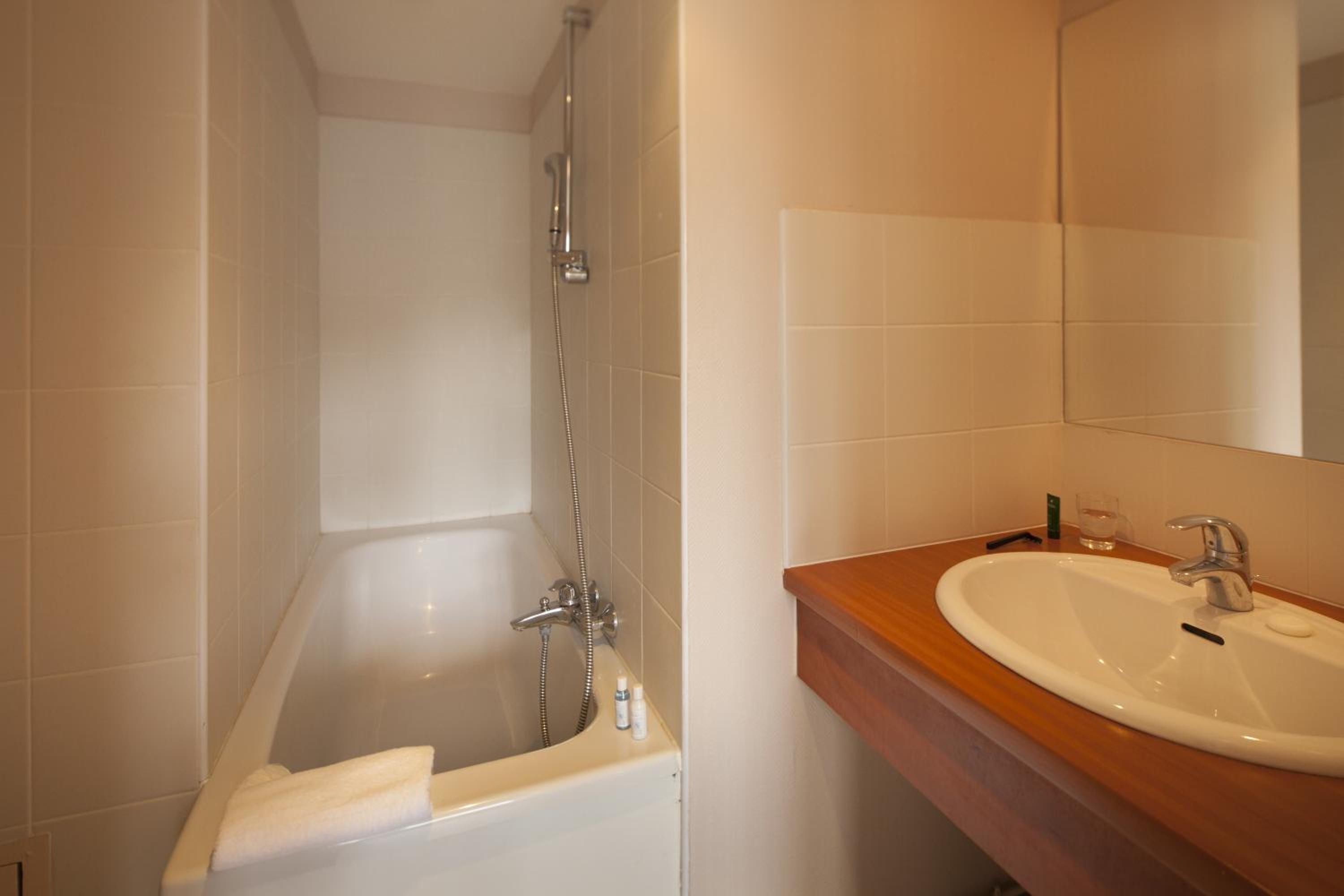 Double Studio (2 Adults) - Photo 4