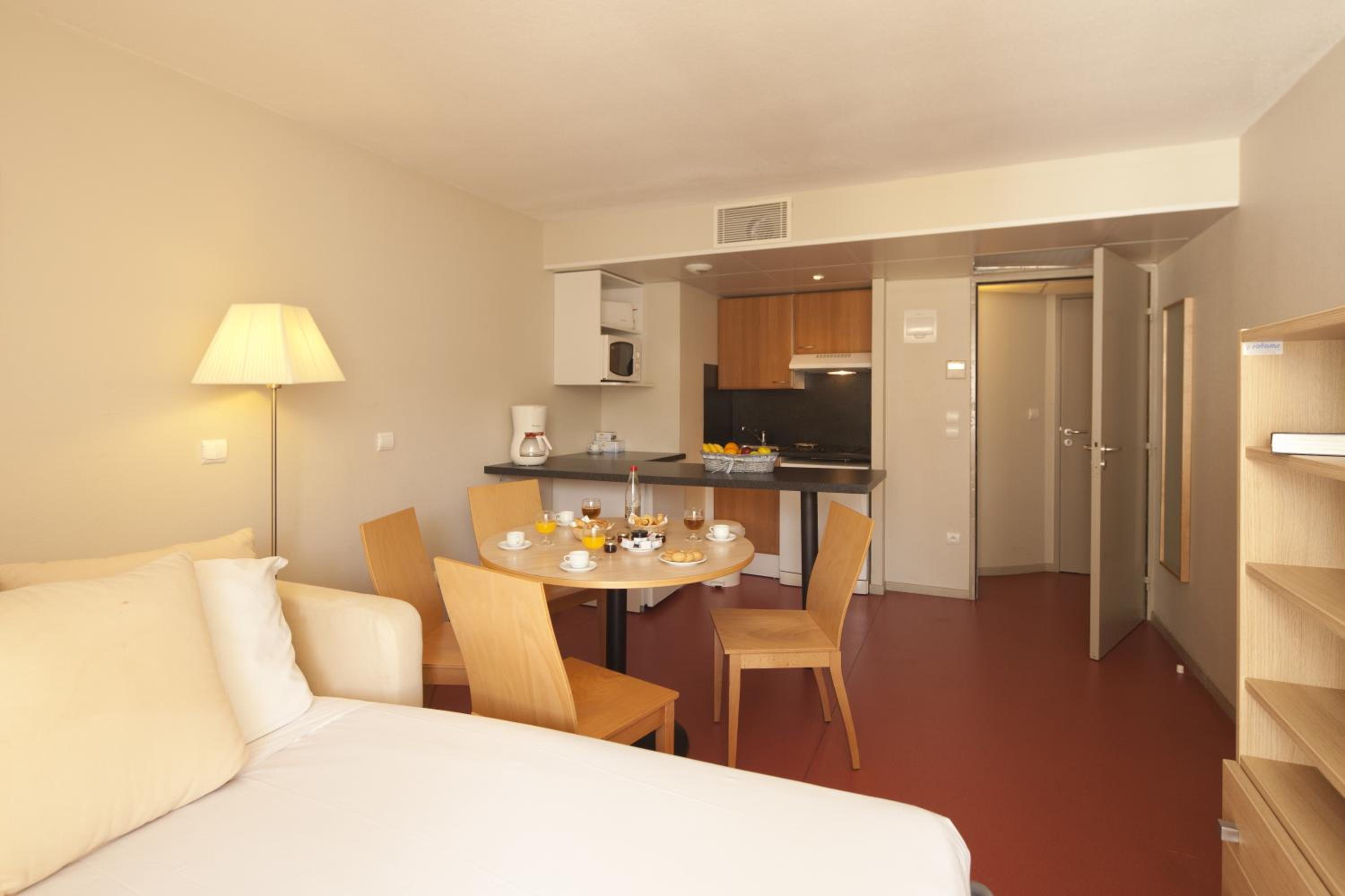 One-Bedroom Apartment (4 Adults) - Photo 4