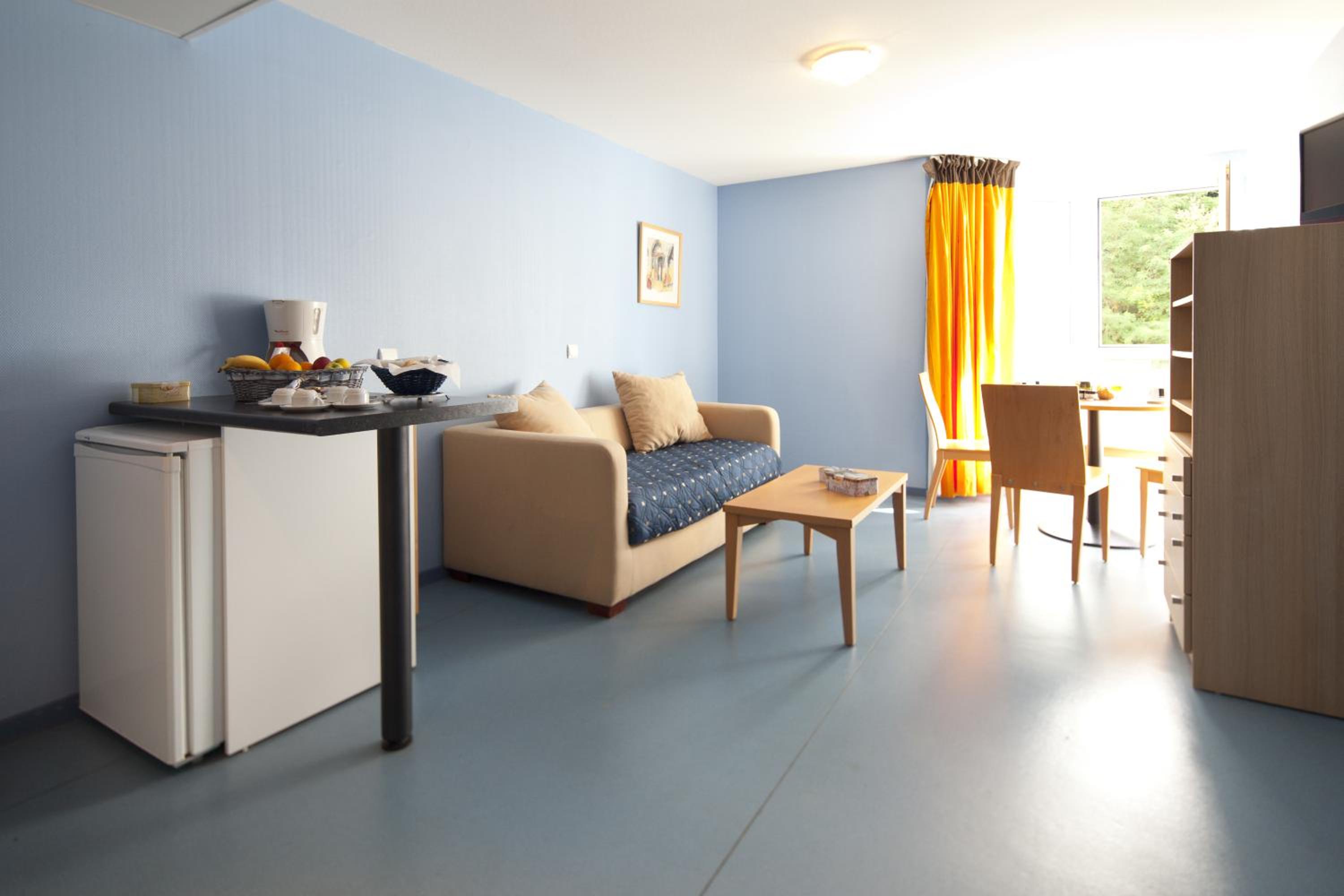 One-Bedroom Apartment (4 Adults) - Photo 8