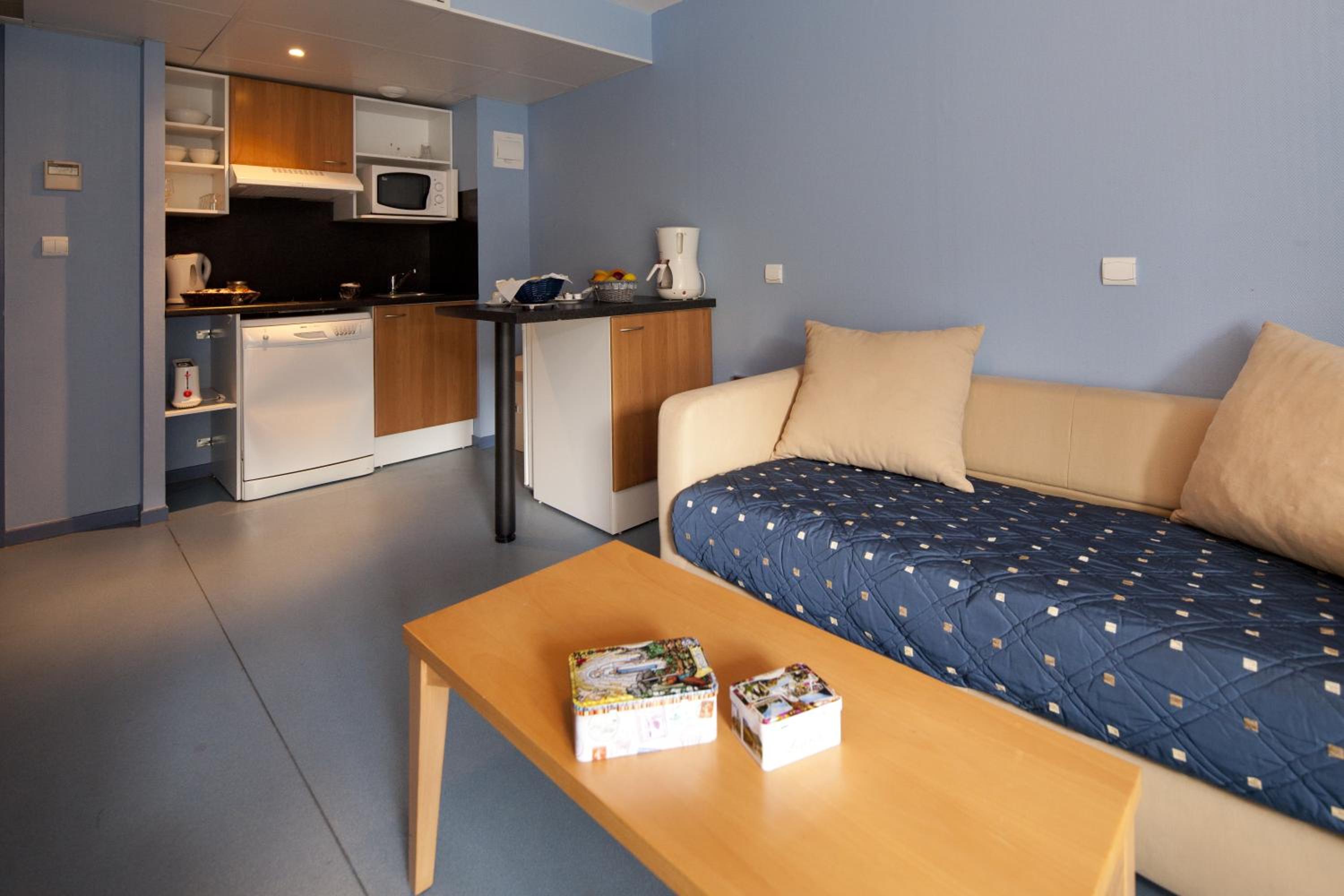 One-Bedroom Apartment (4 Adults) - Photo 3