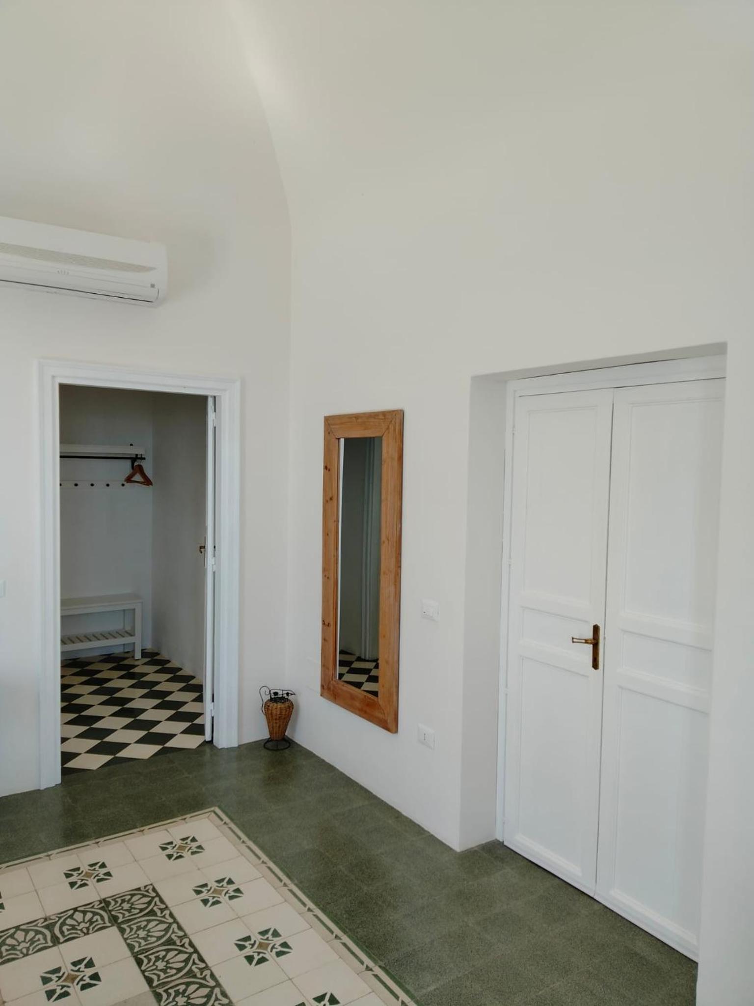 Deluxe Double Room with Balcony and Sea View photo 3
