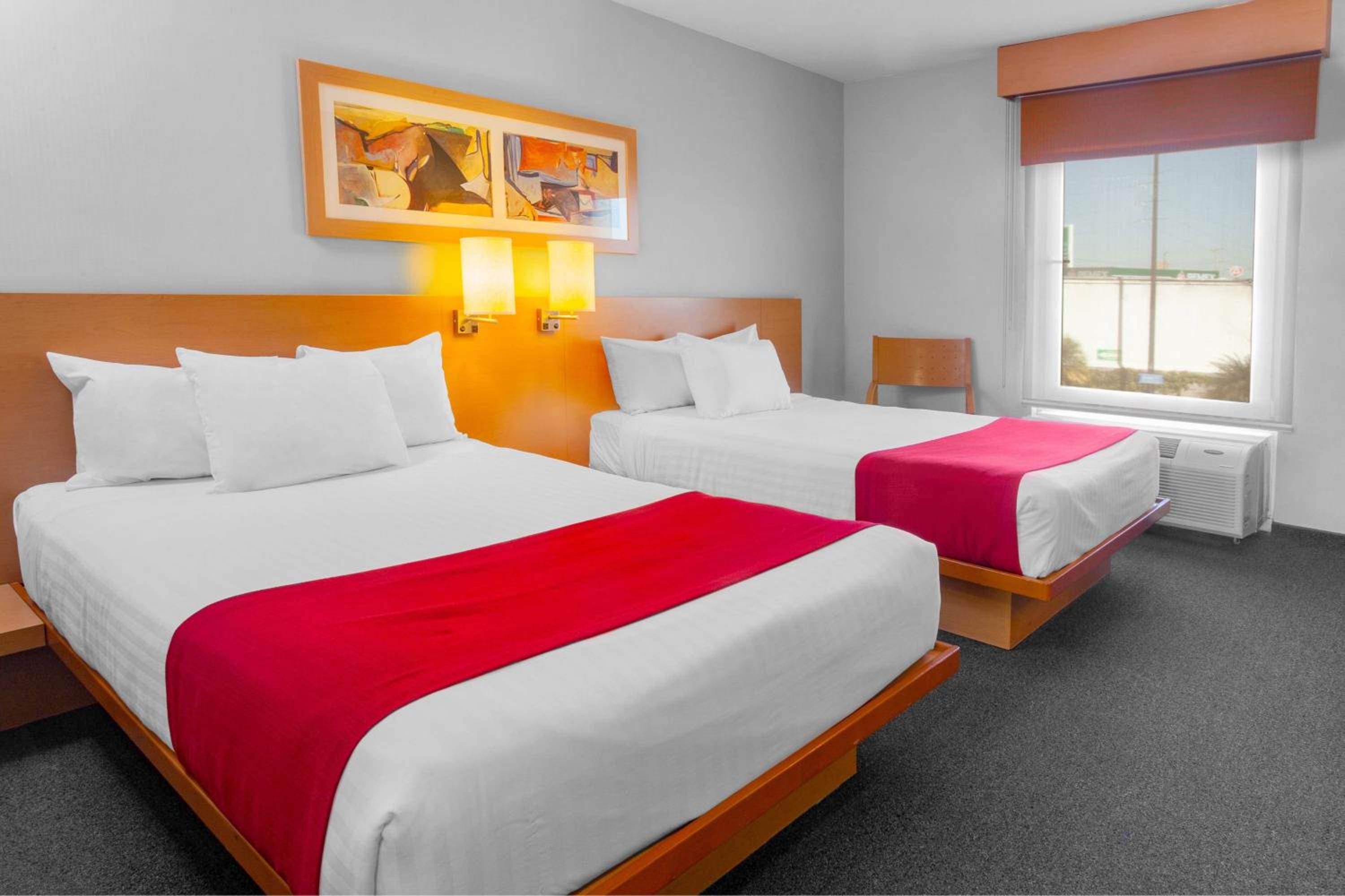Double Room with Two Double Beds - Photo 13