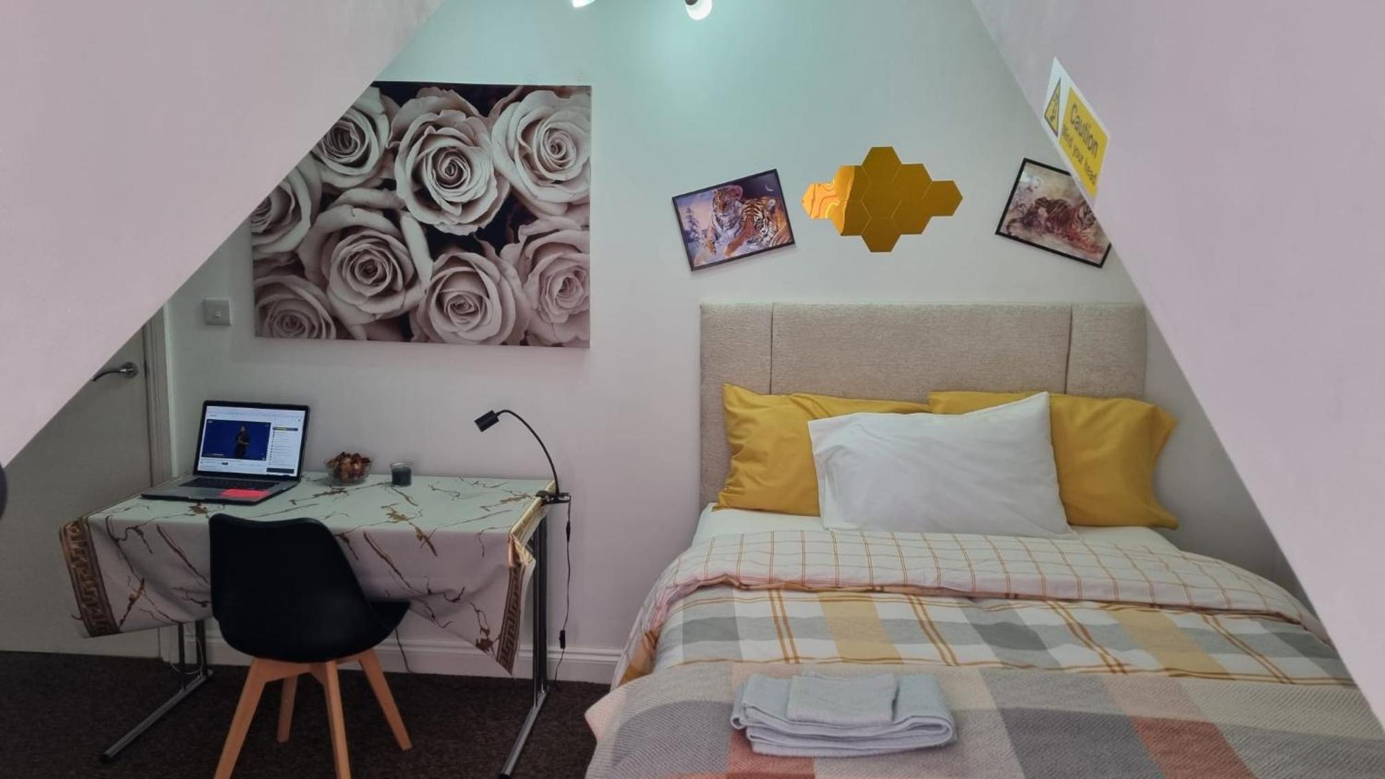 One-Bedroom Apartment photo 1