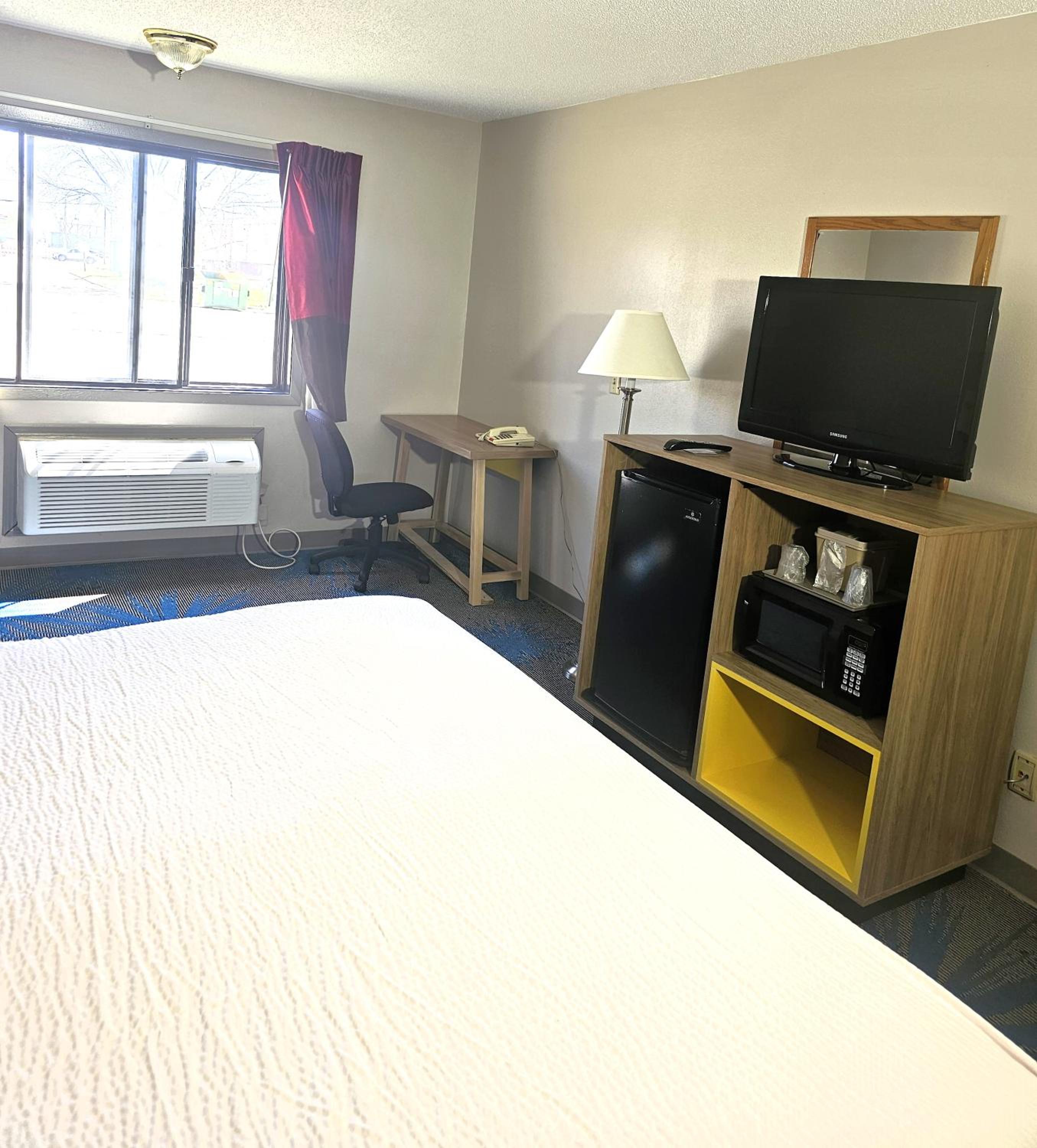 King Room - Non-Smoking photo 3