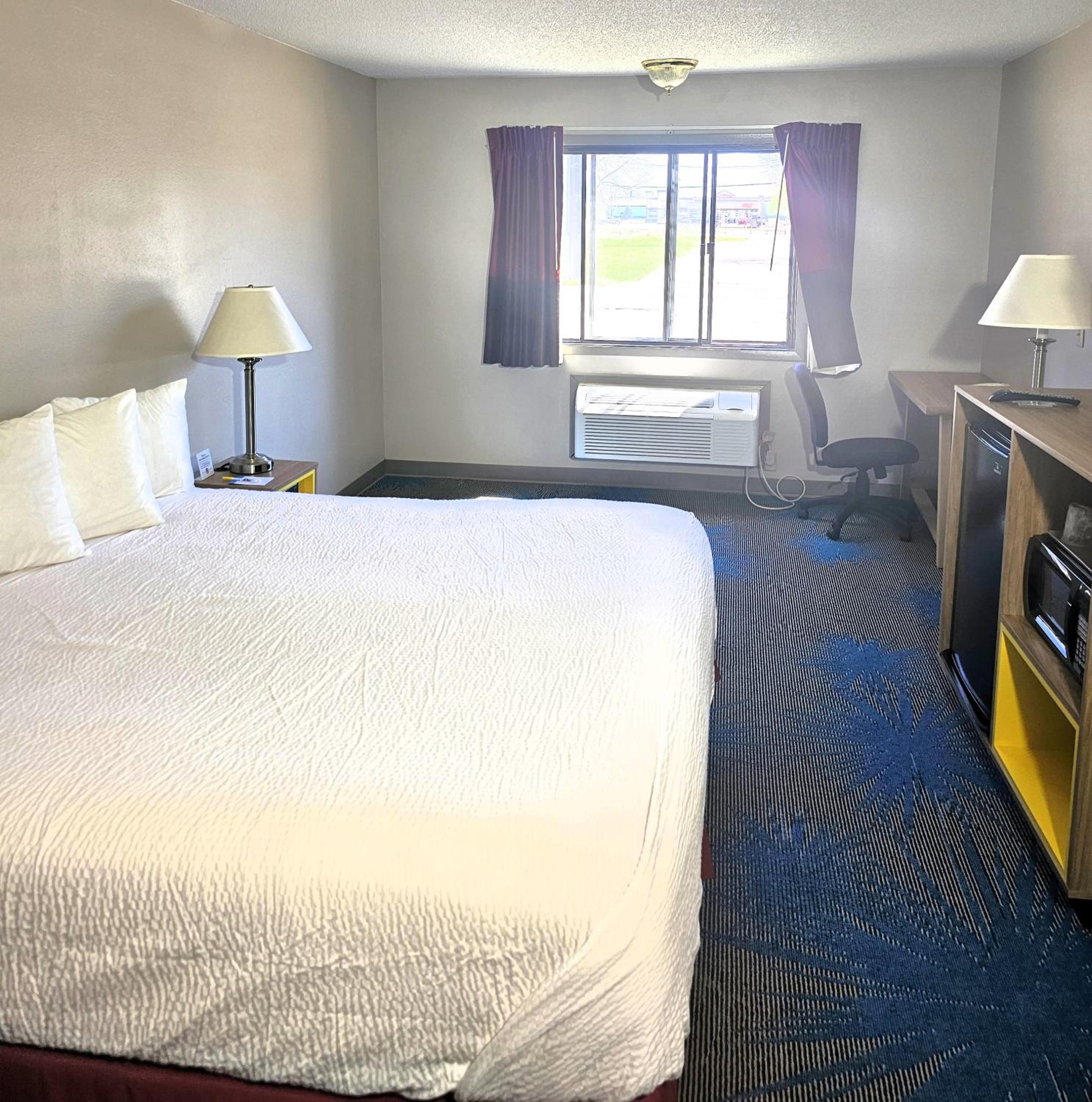 King Room - Non-Smoking photo 2