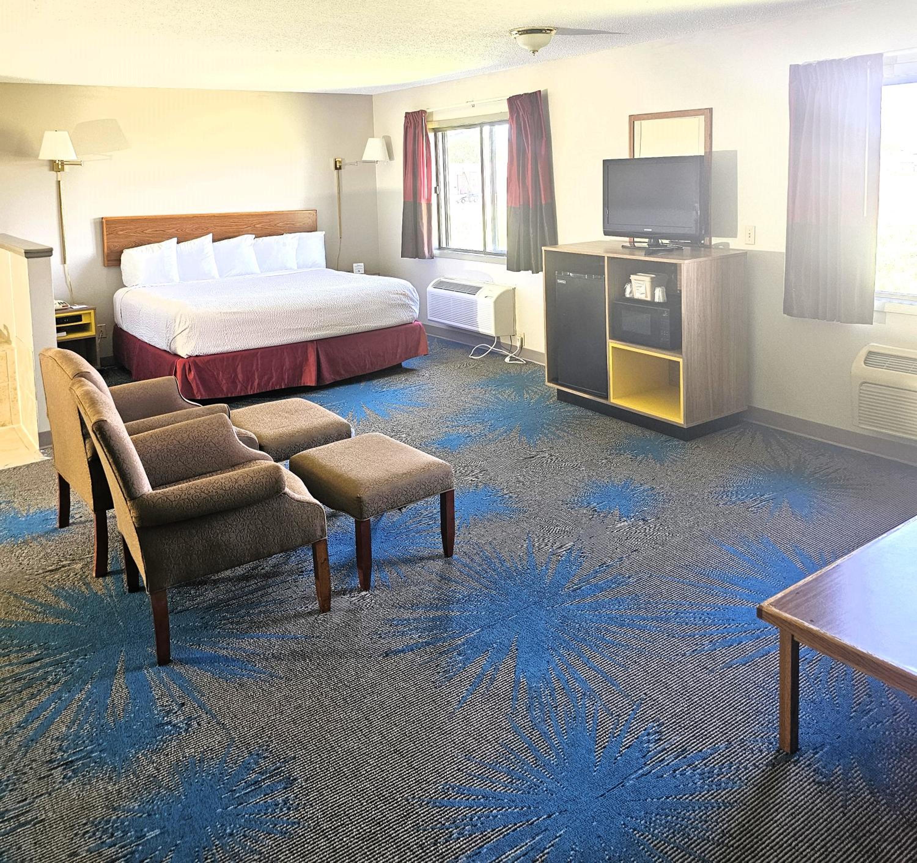 King Suite - Non-Smoking photo 2