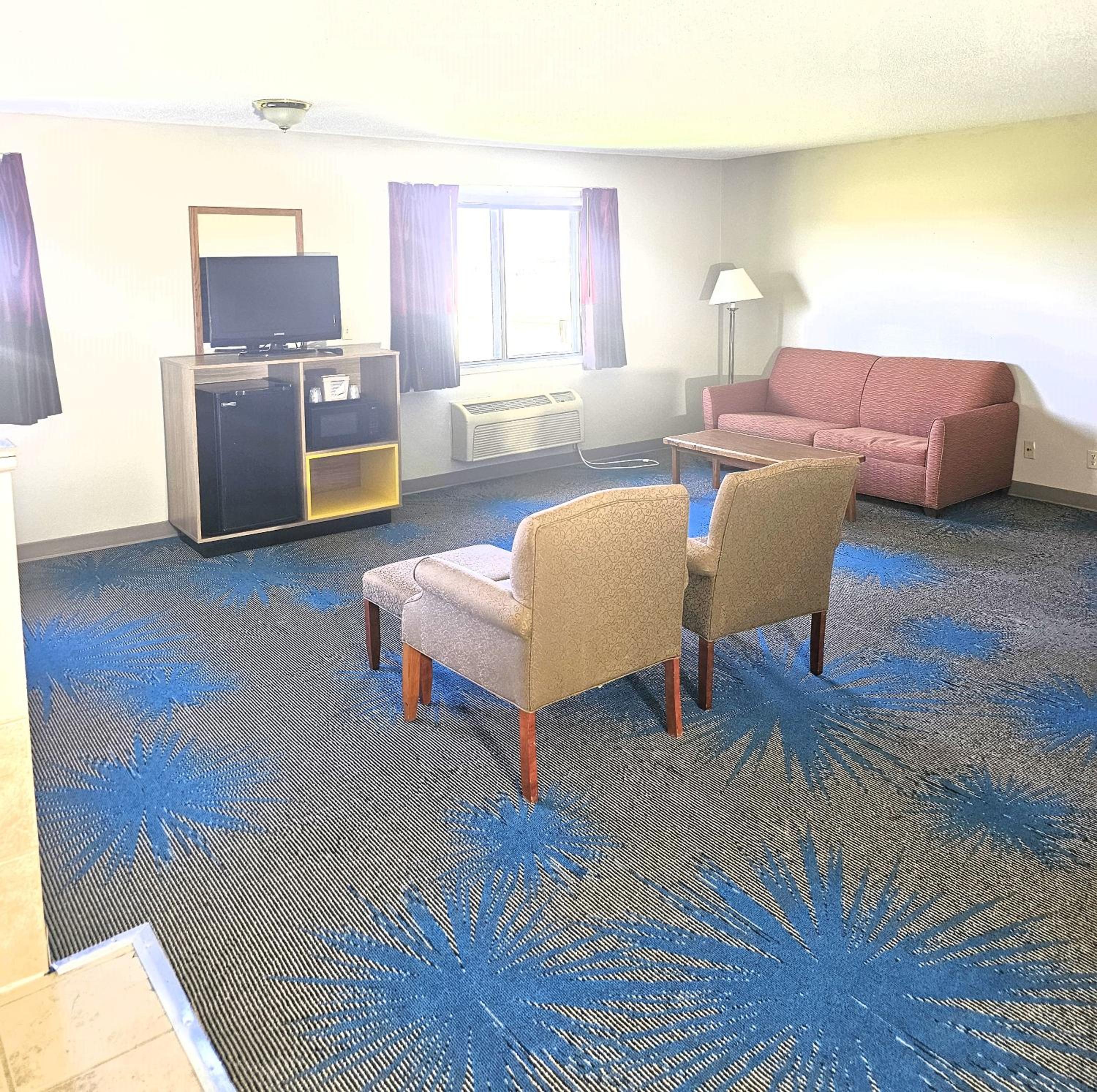 King Suite - Non-Smoking photo 3