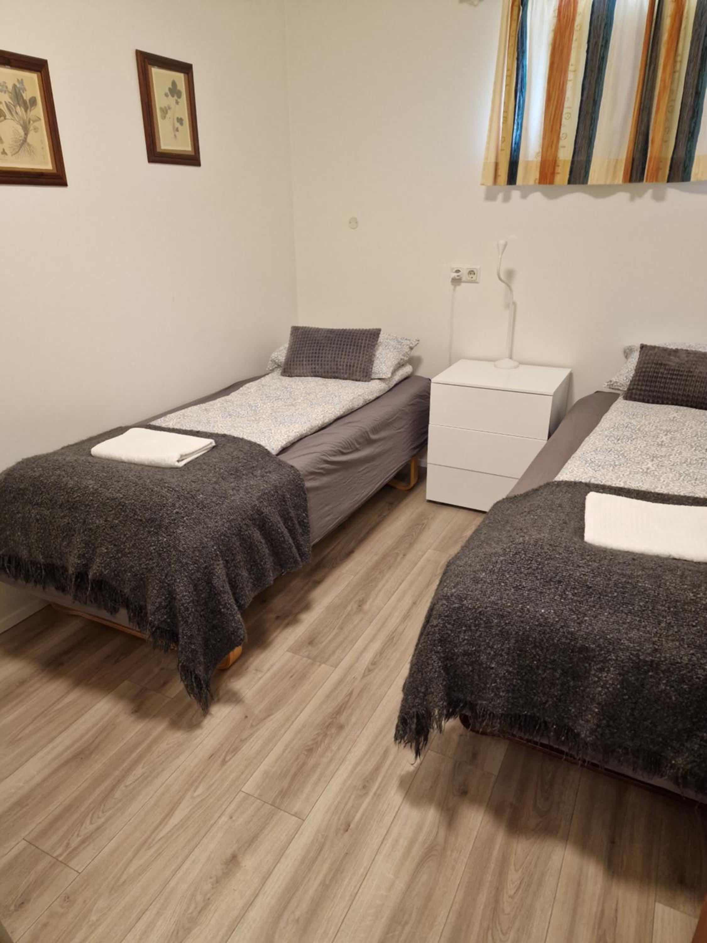 Small Twin Room - Photo 2