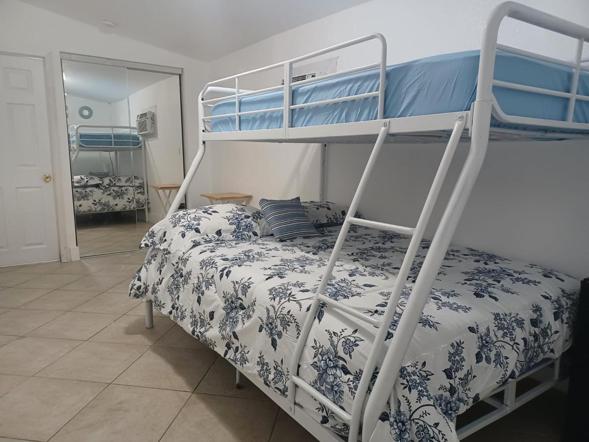 Triple Room with Private Bathroom photo 1