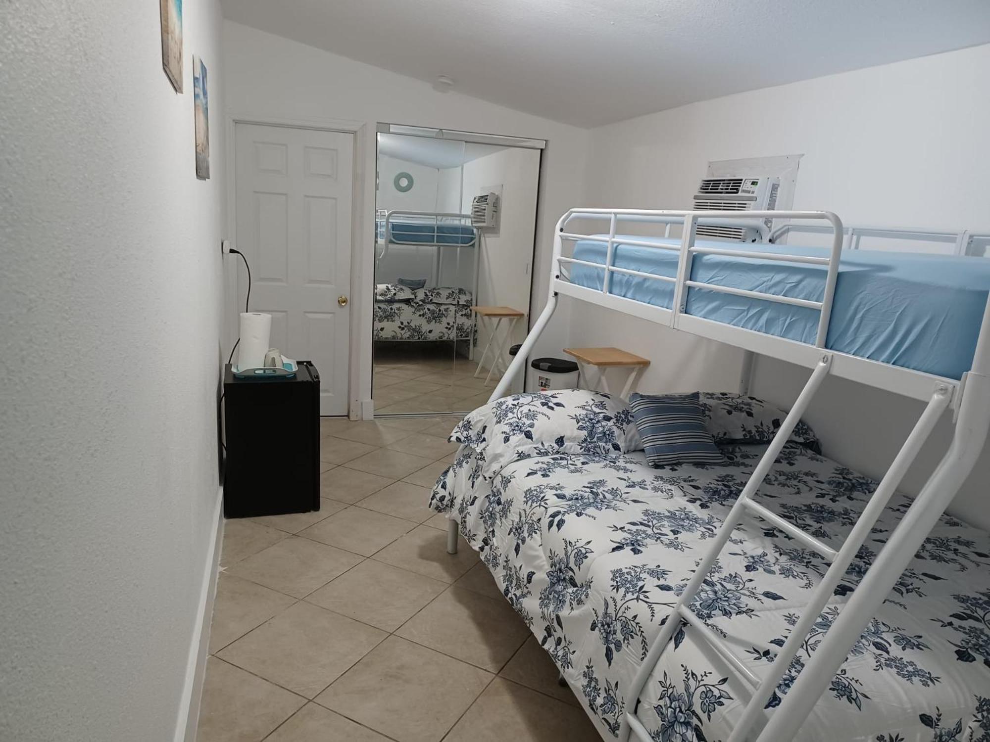 Triple Room with Private Bathroom photo 2