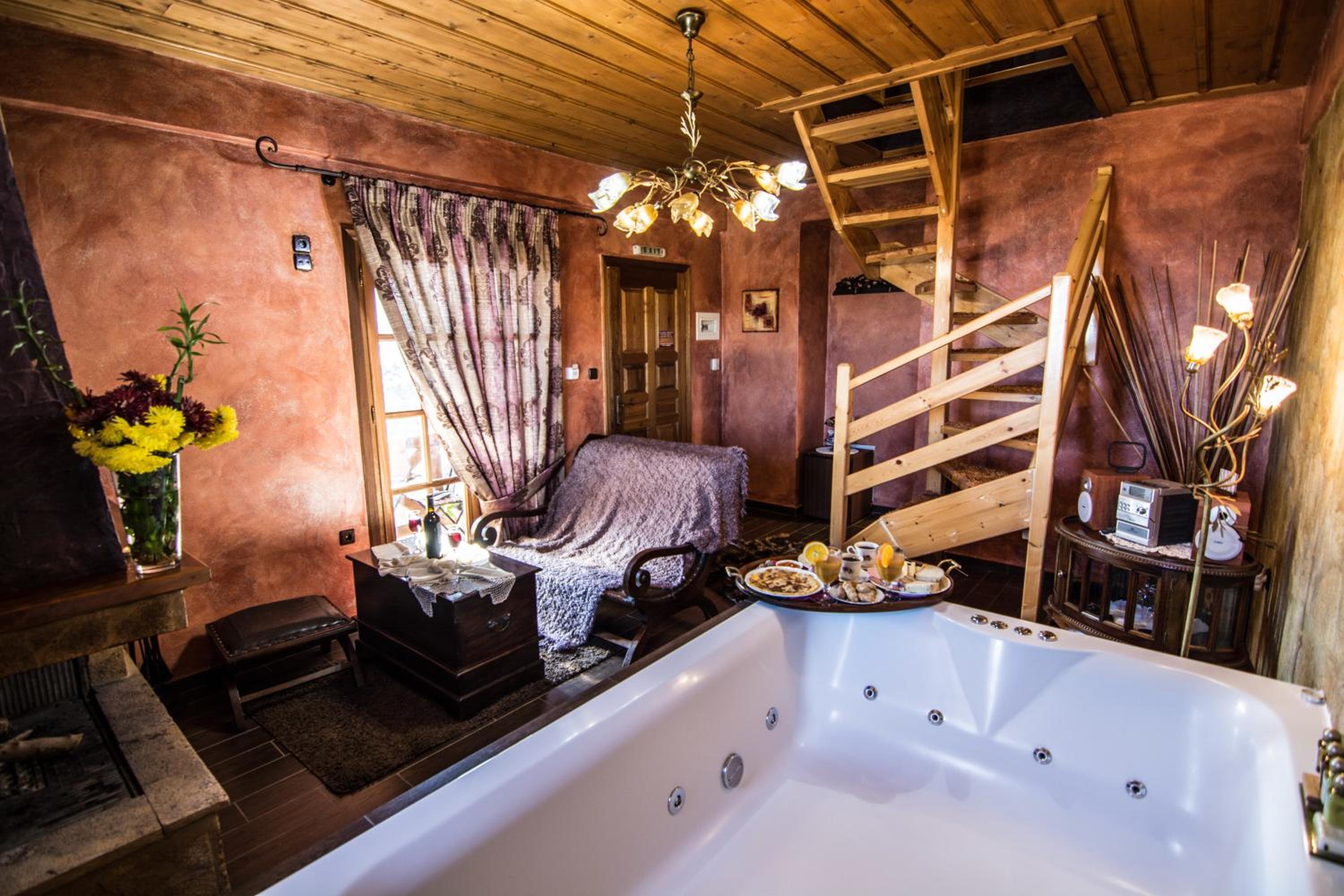Suite with Hot Tub - Split Level photo 1
